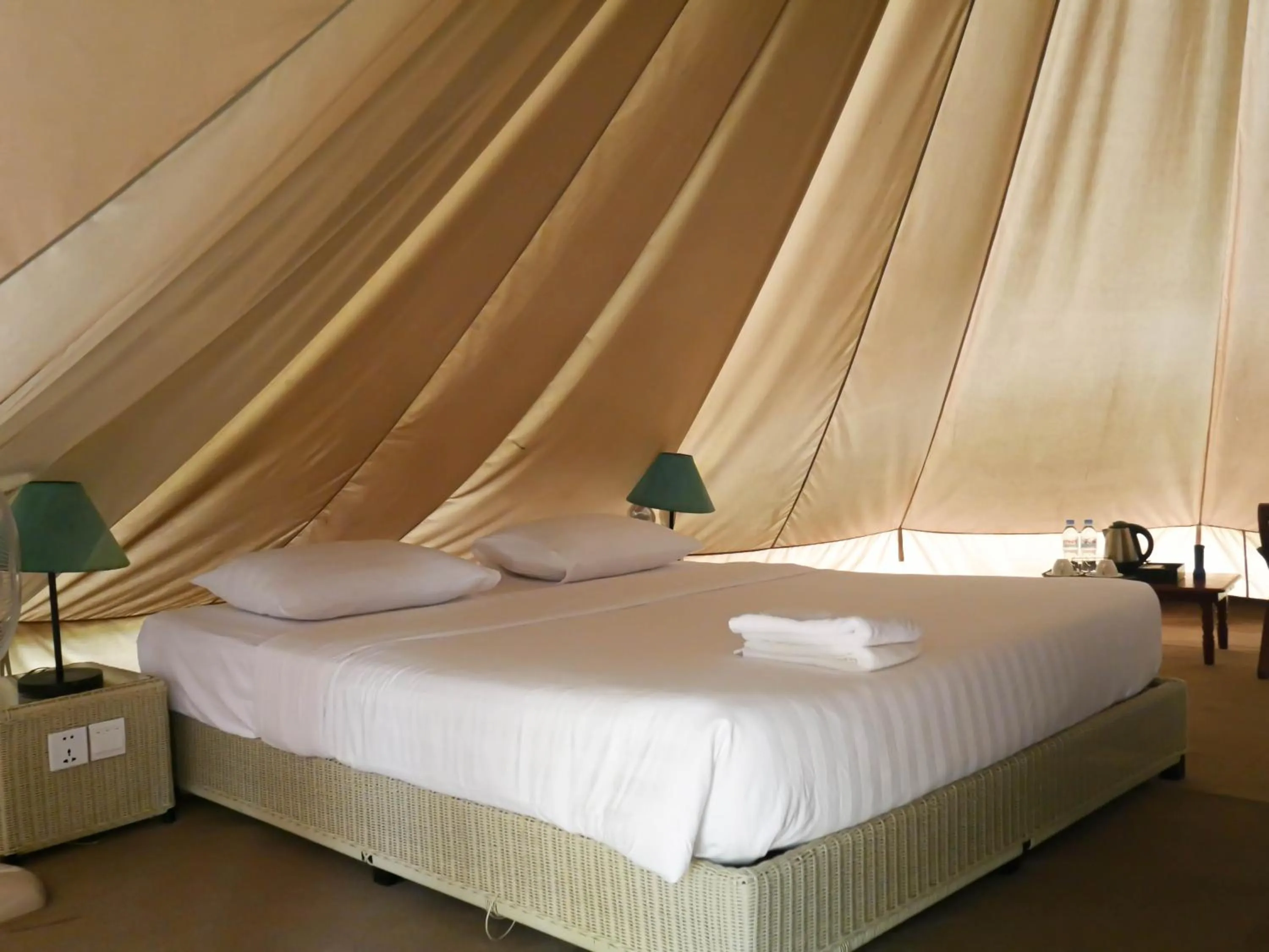 Bedroom, Bed in vKirirom Pine Resort