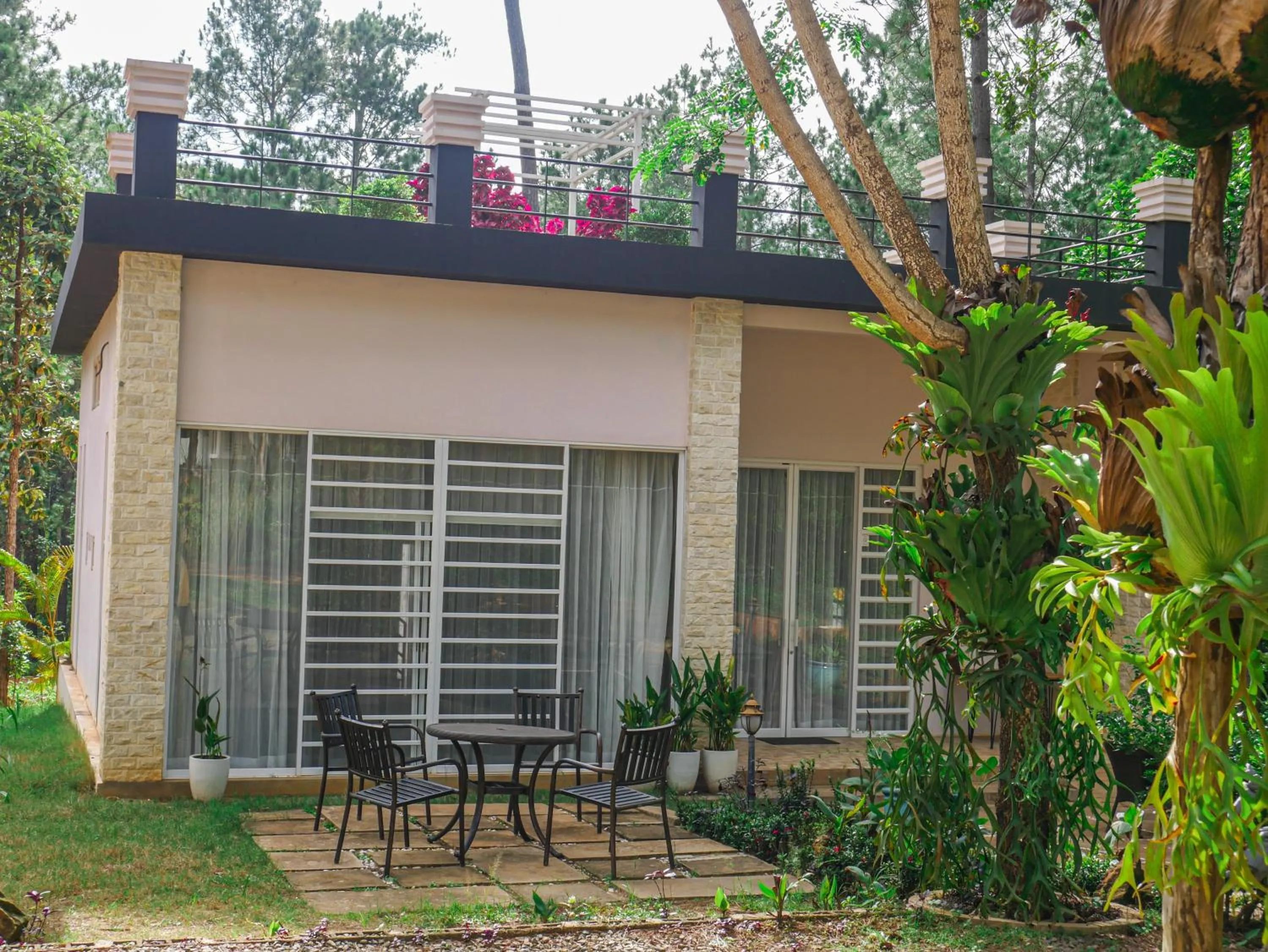 Patio in vKirirom Pine Resort