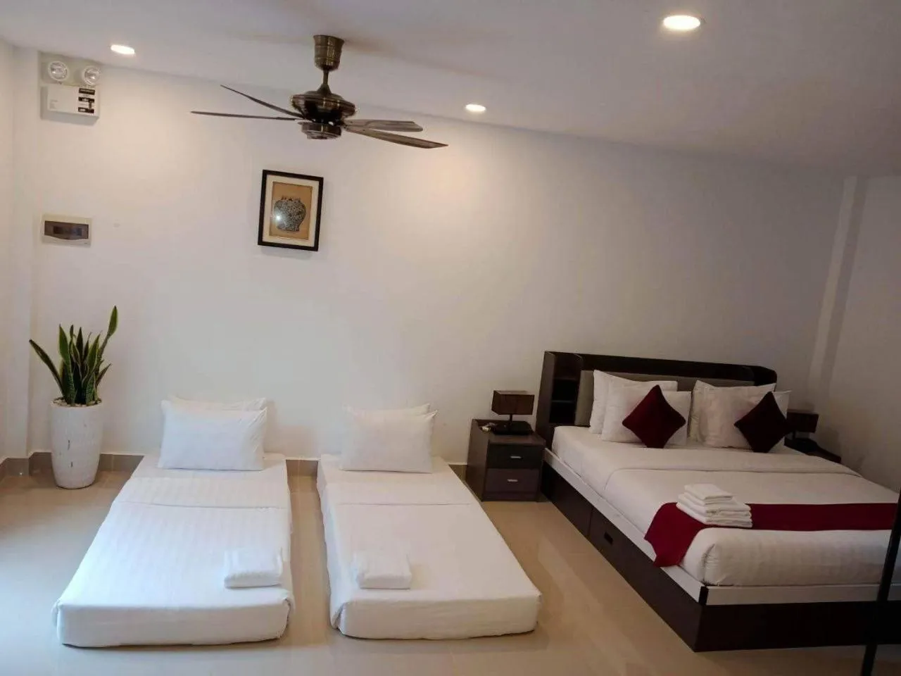 Bedroom, Bed in vKirirom Pine Resort