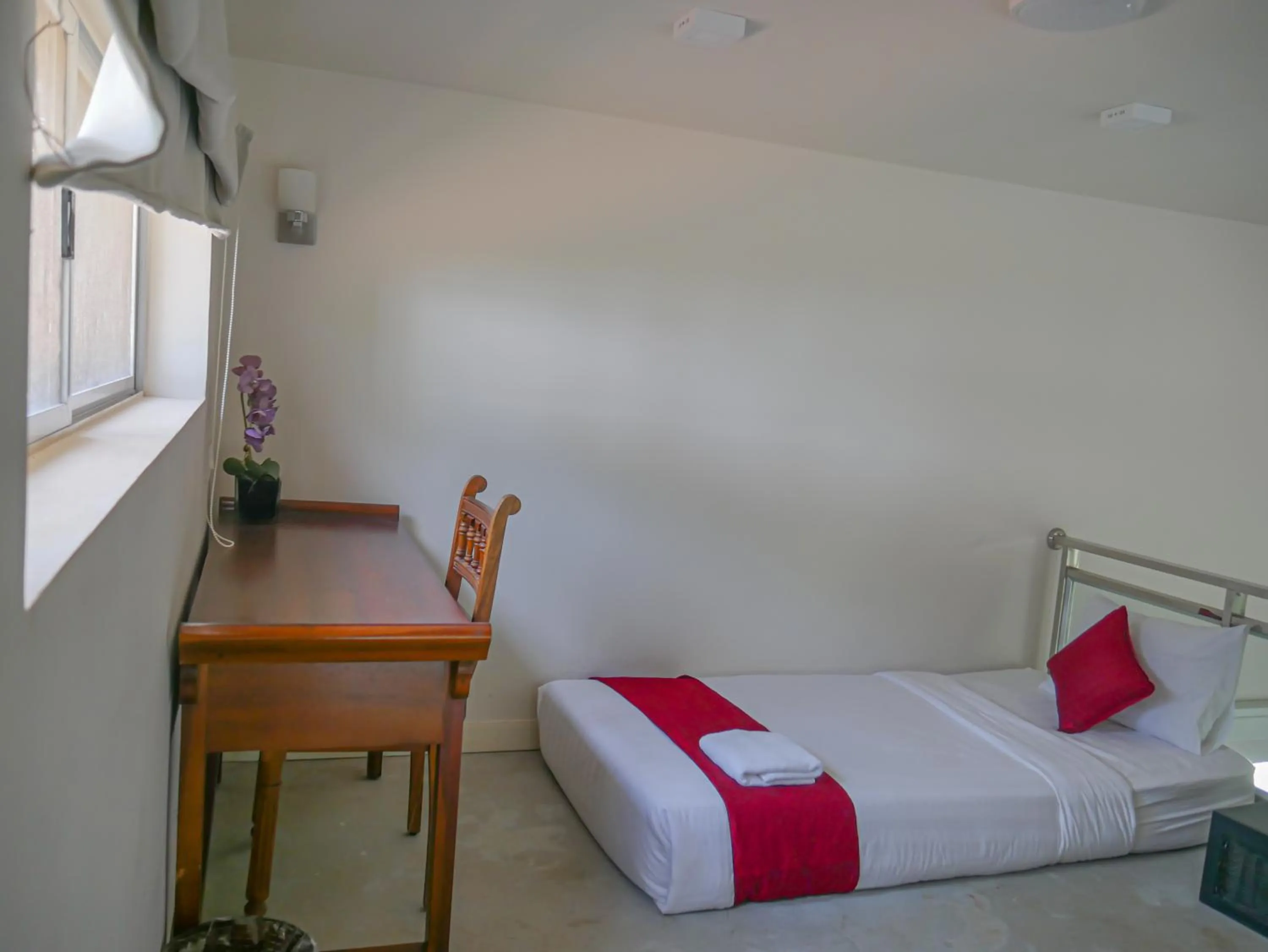 Bedroom, Bed in vKirirom Pine Resort