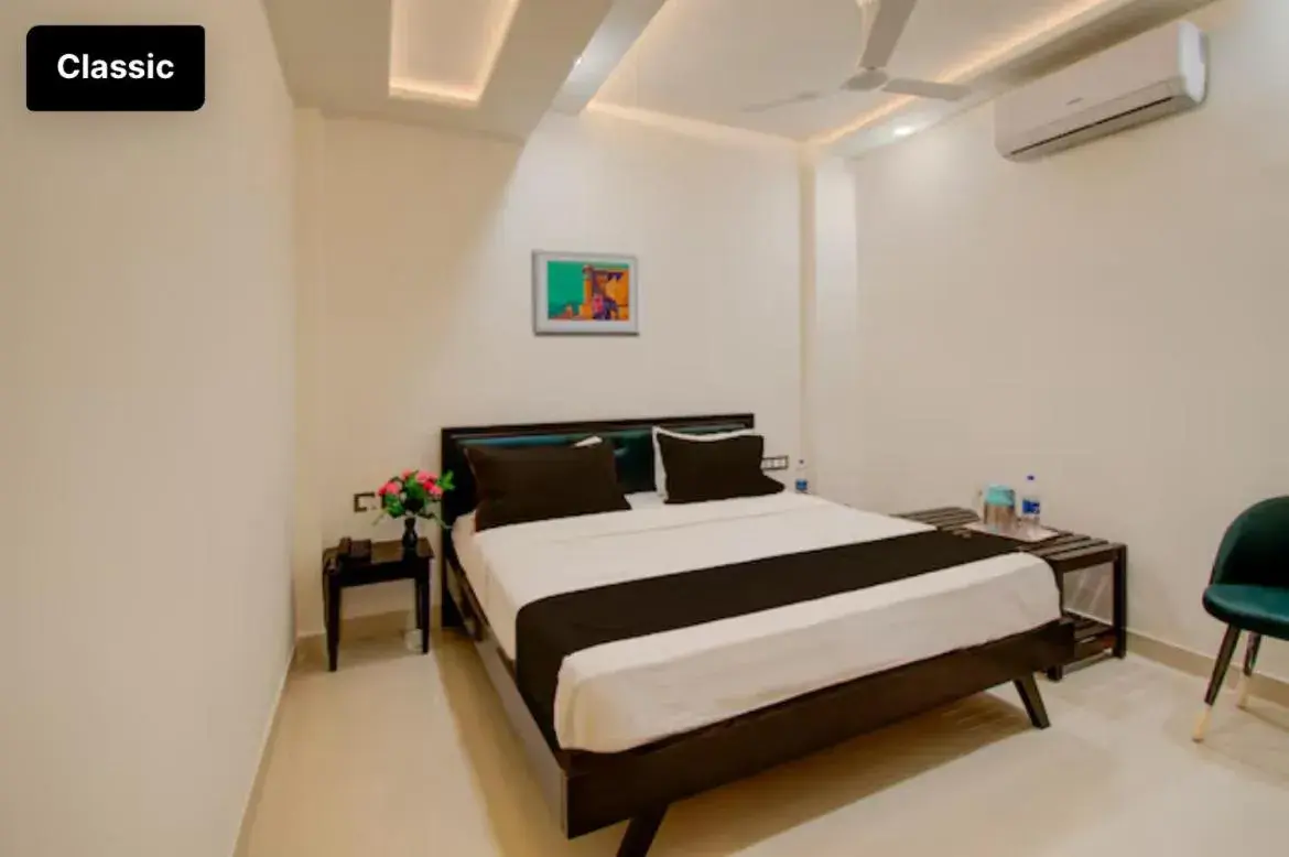 Bed in Hotel Giriraj Palace Bed in Hotel Giriraj Palace