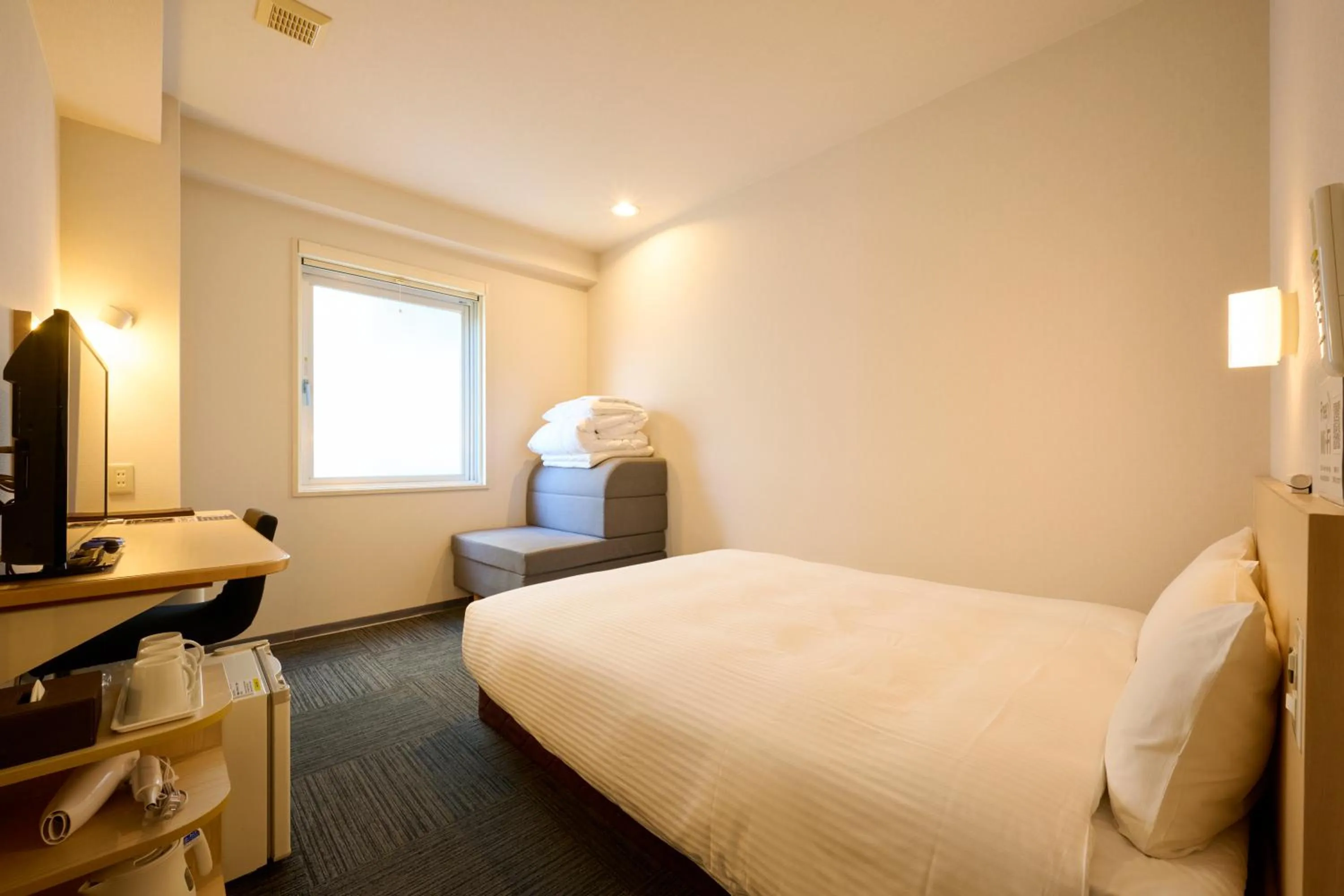 Photo of the whole room, Bed in Smile Hotel Kyoto Karasuma Gojo