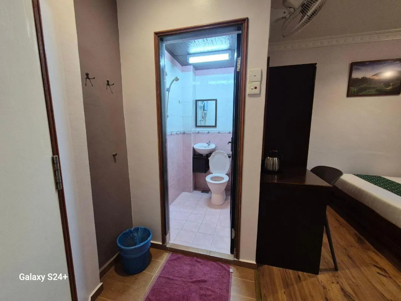 Bathroom, Bed in Hotel Sentosa