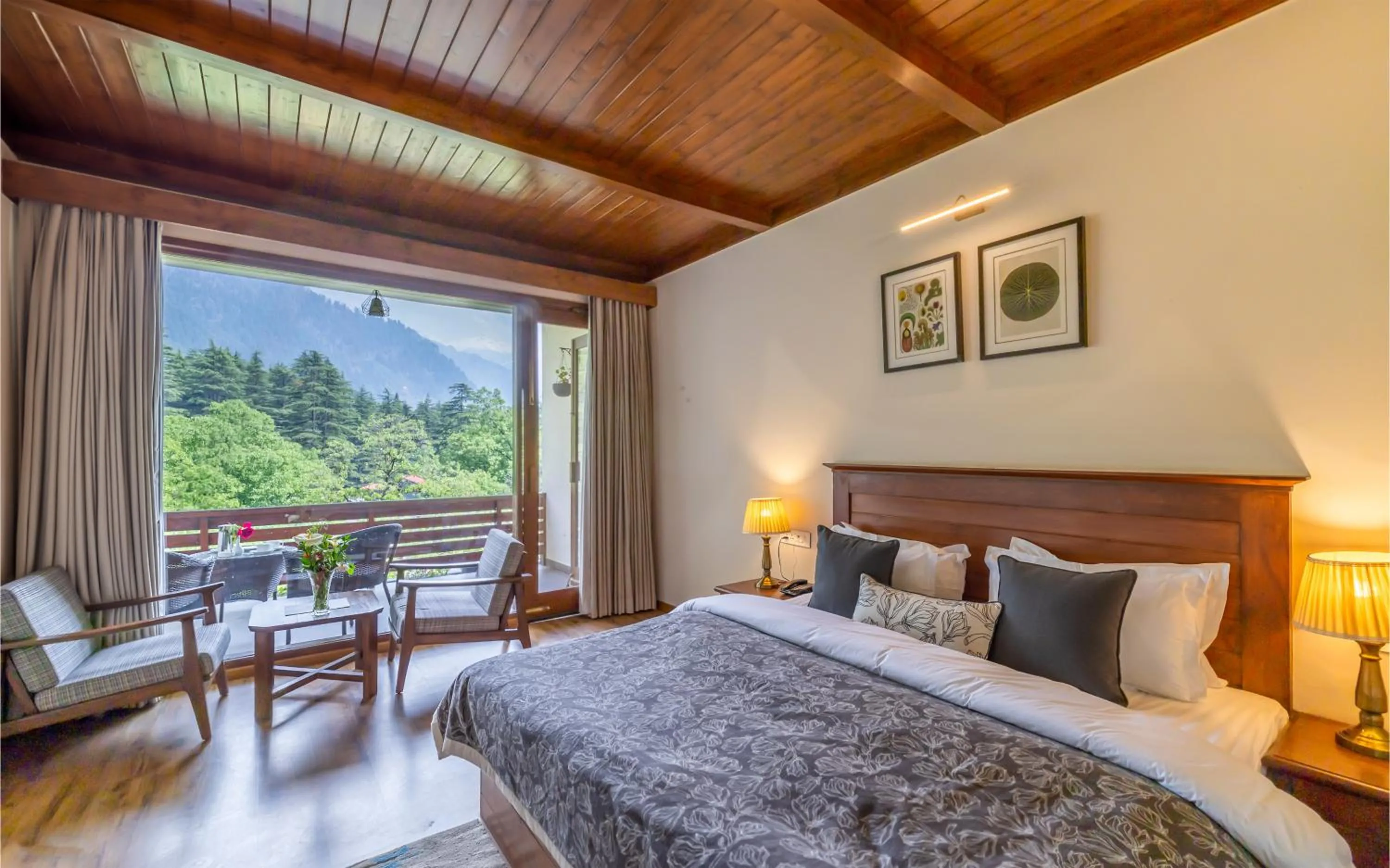 Superior Double Room in Baikunth Manali By Leisure Hotels - 650 meters from Hidimba Devi Temple