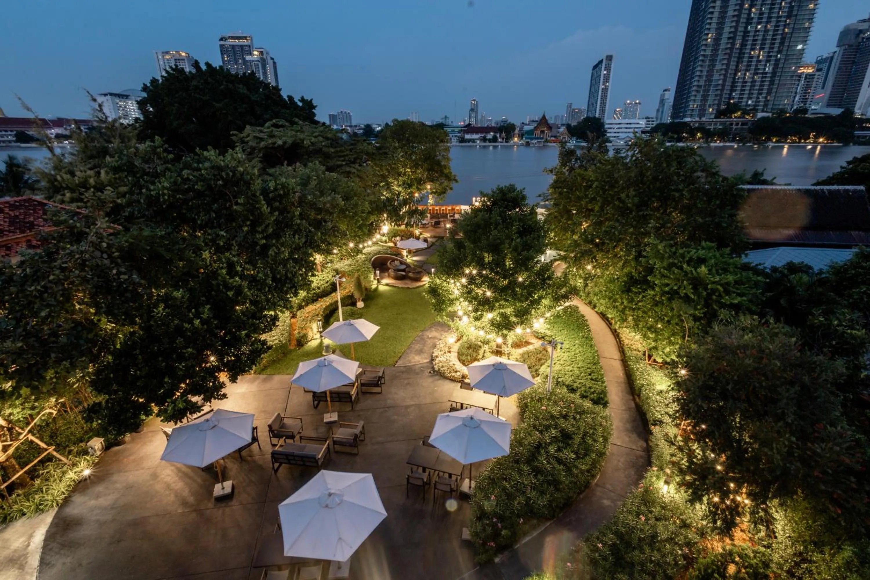 Garden in WE HOTEL RIVERFRONT