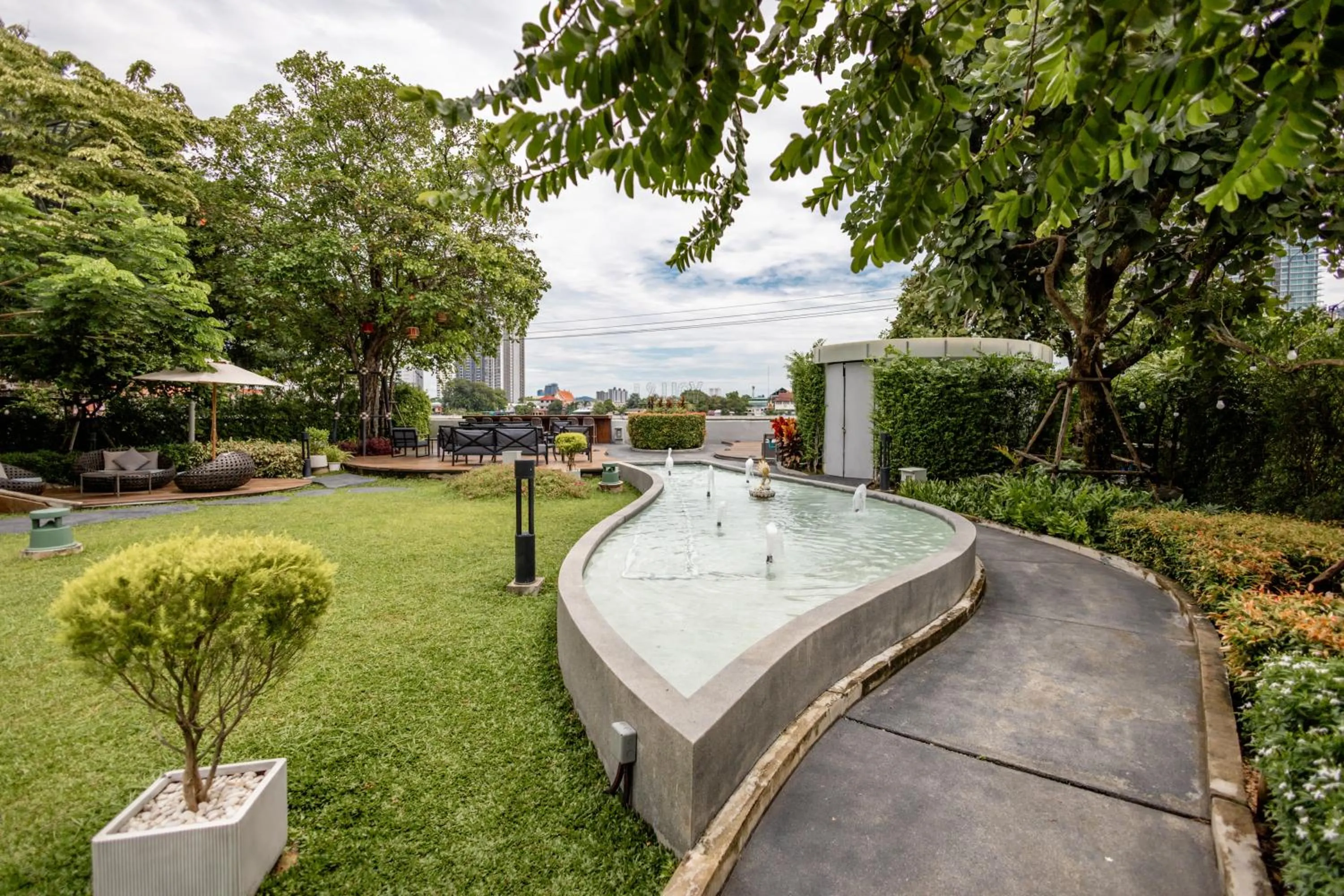 Garden in WE HOTEL RIVERFRONT