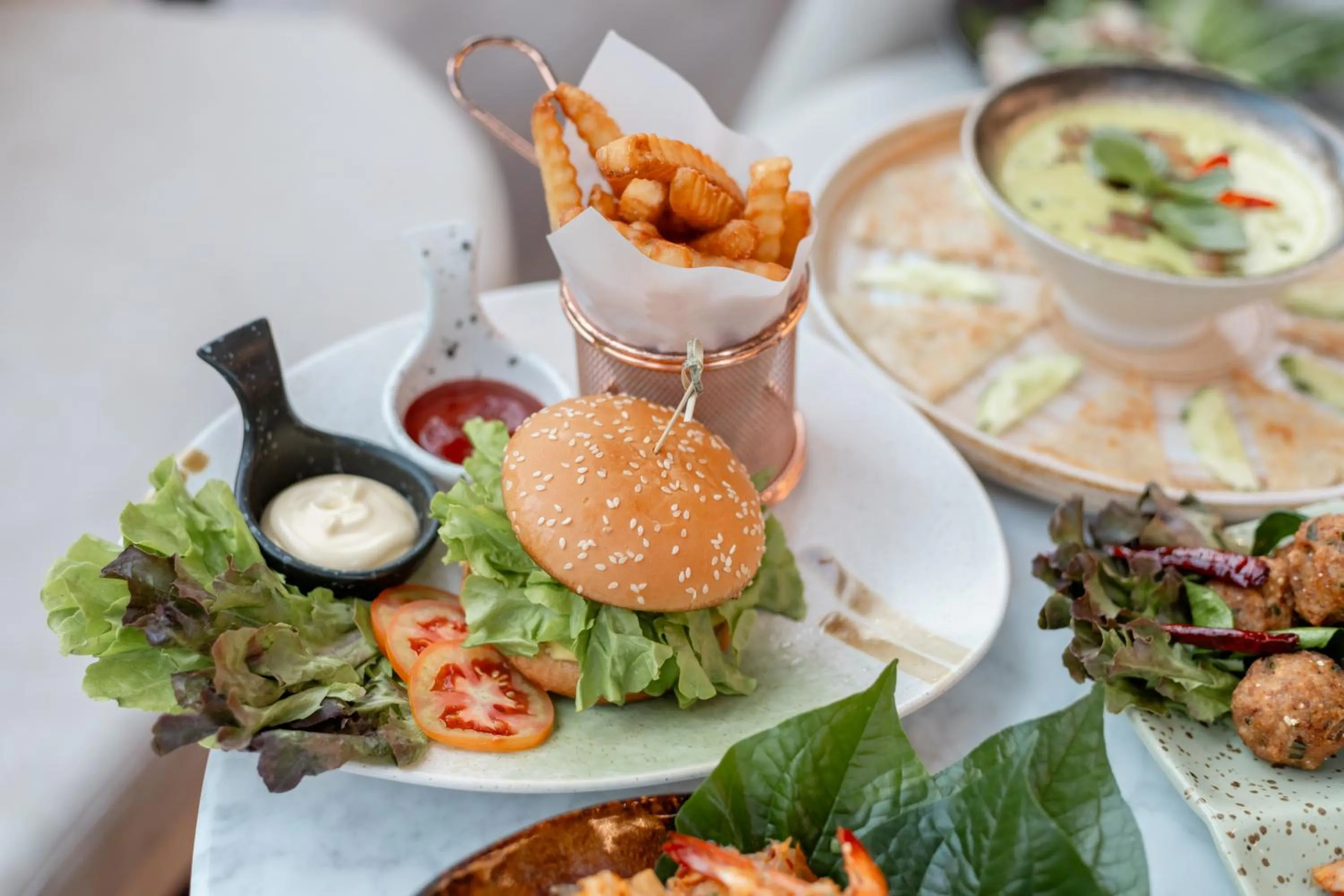 Food and drinks in WE HOTEL RIVERFRONT