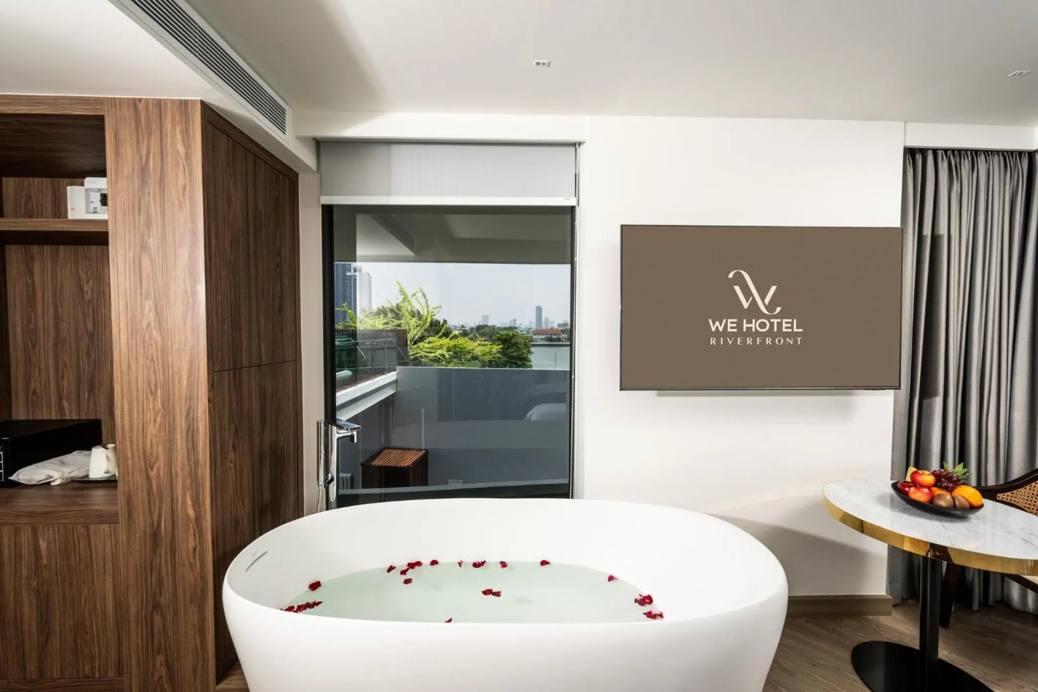 Bath in WE HOTEL RIVERFRONT