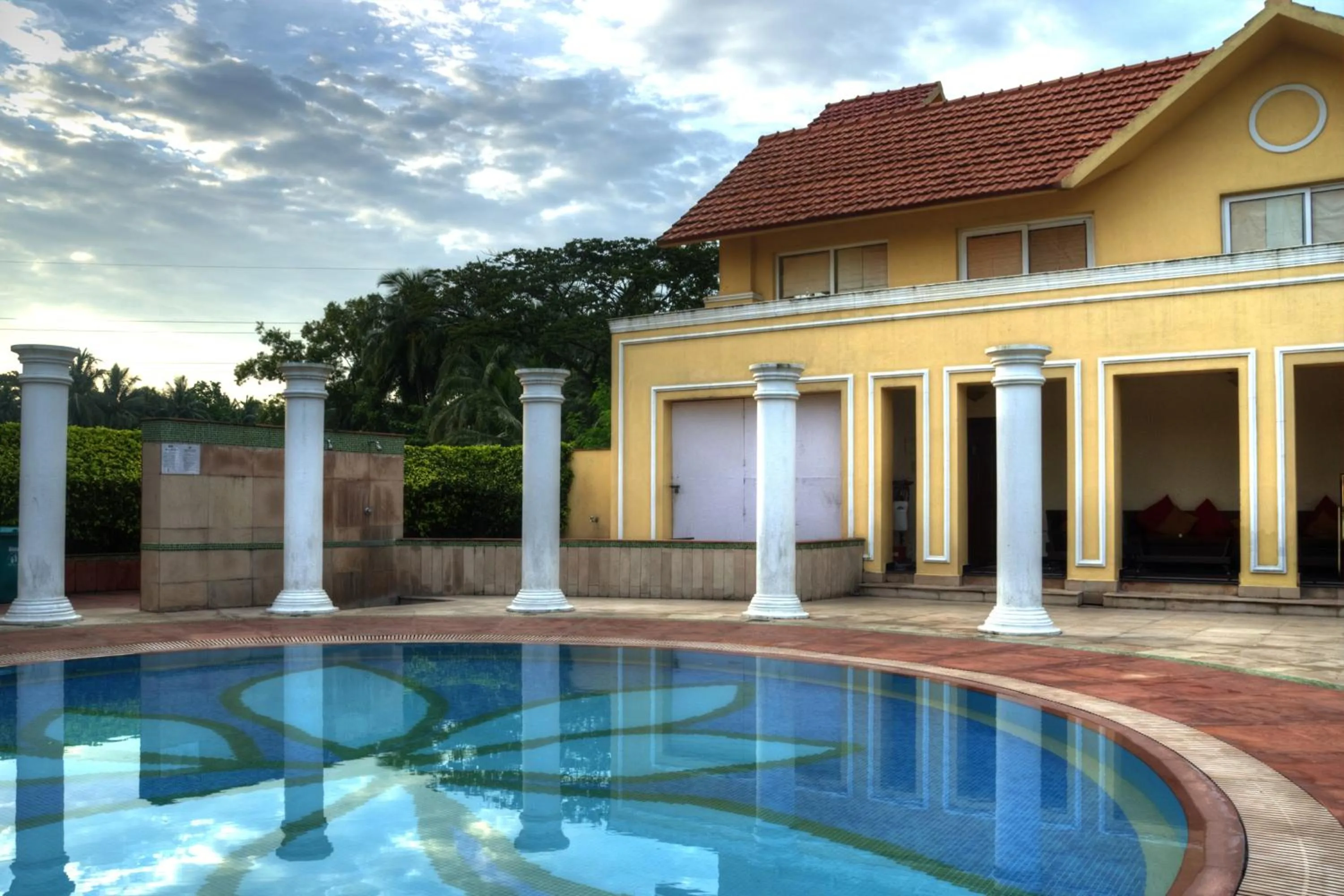 Swimming pool in Country Roads