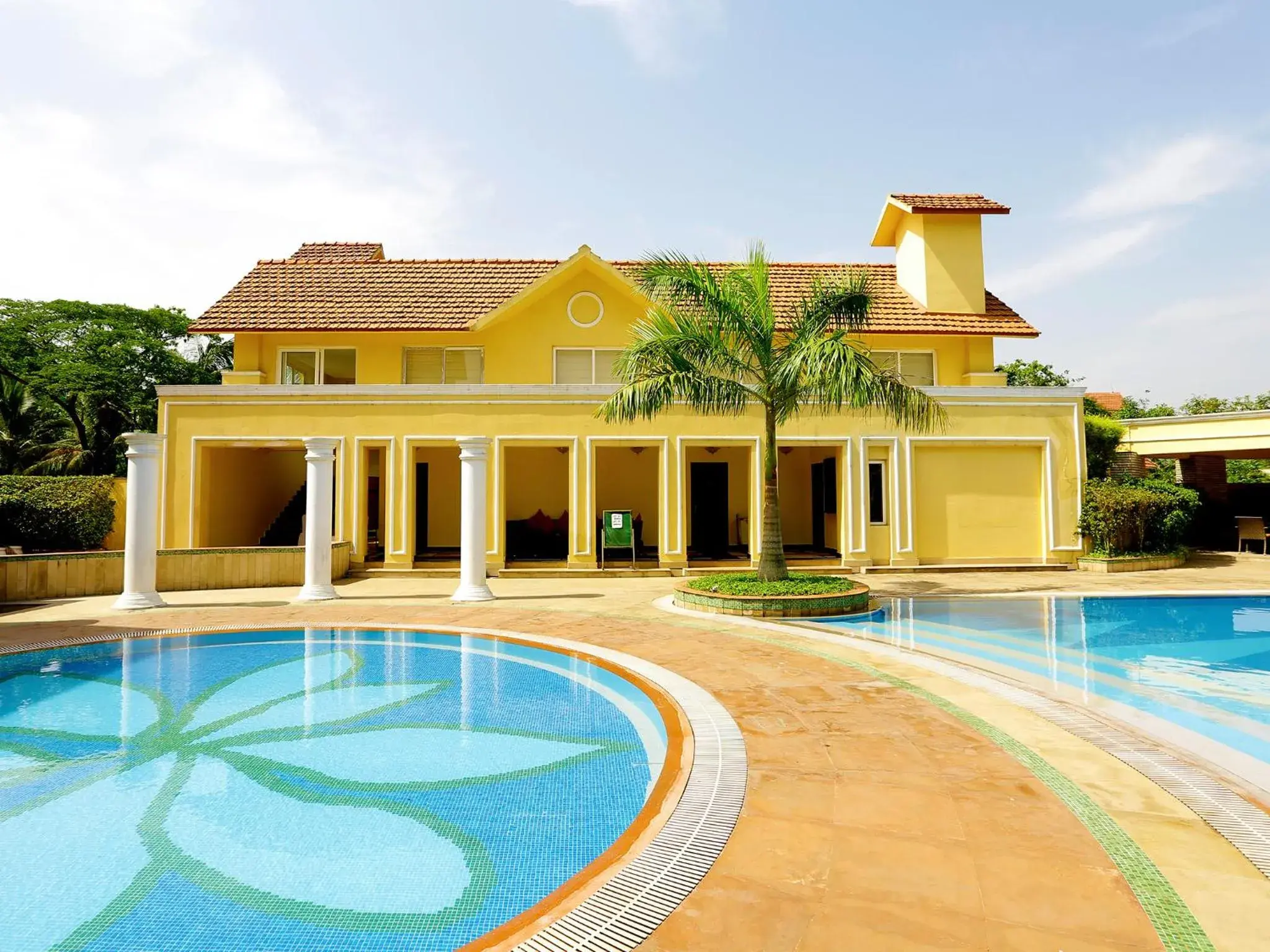 Swimming pool in Country Roads Swimming pool in Country Roads