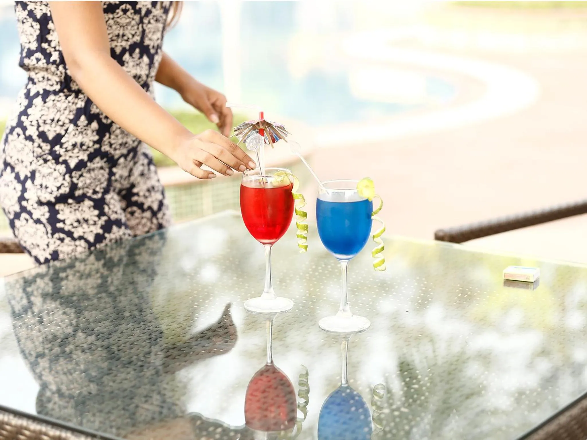 Drinks in Country Roads