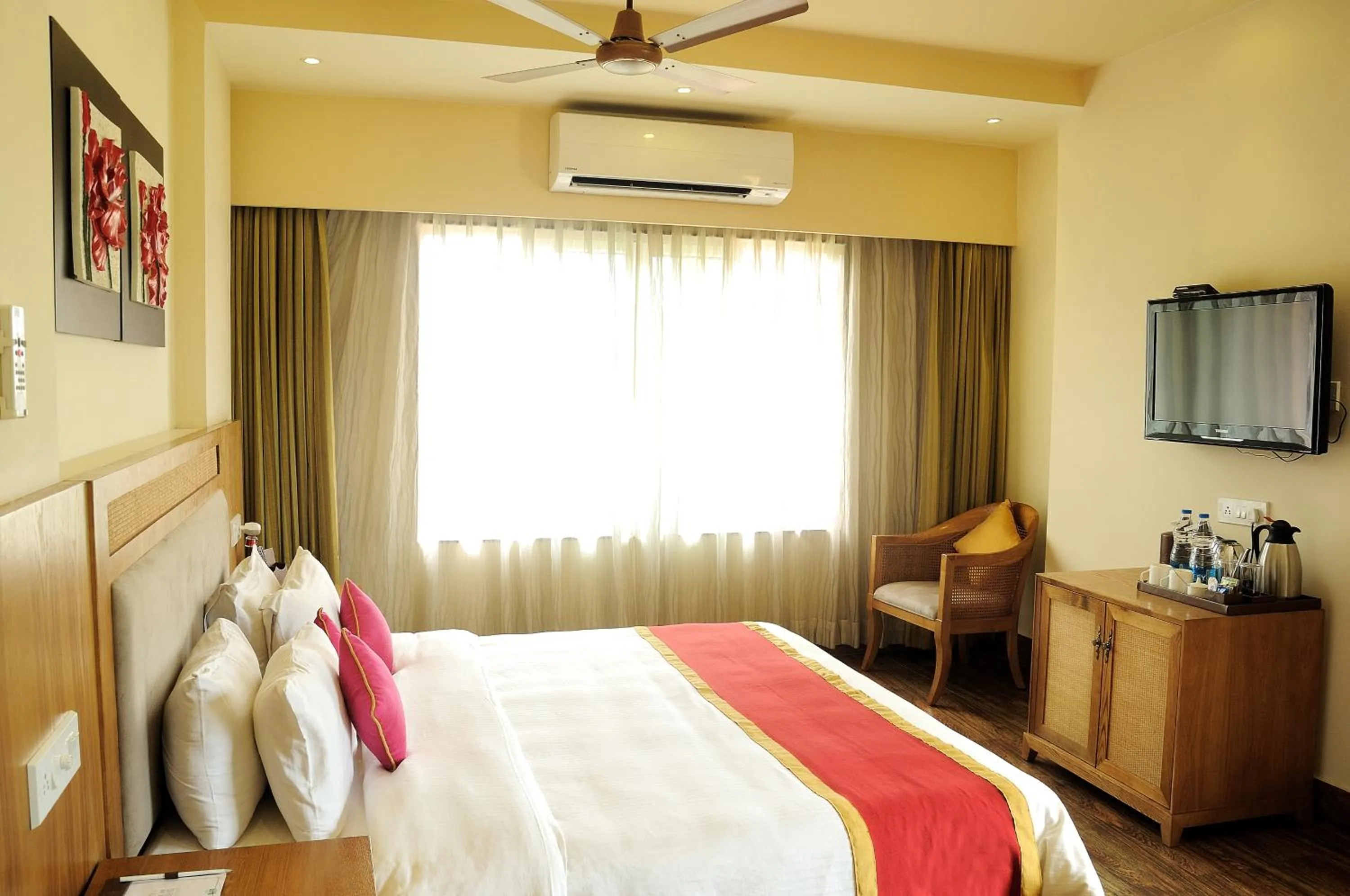 Bedroom, Bed in Country Roads