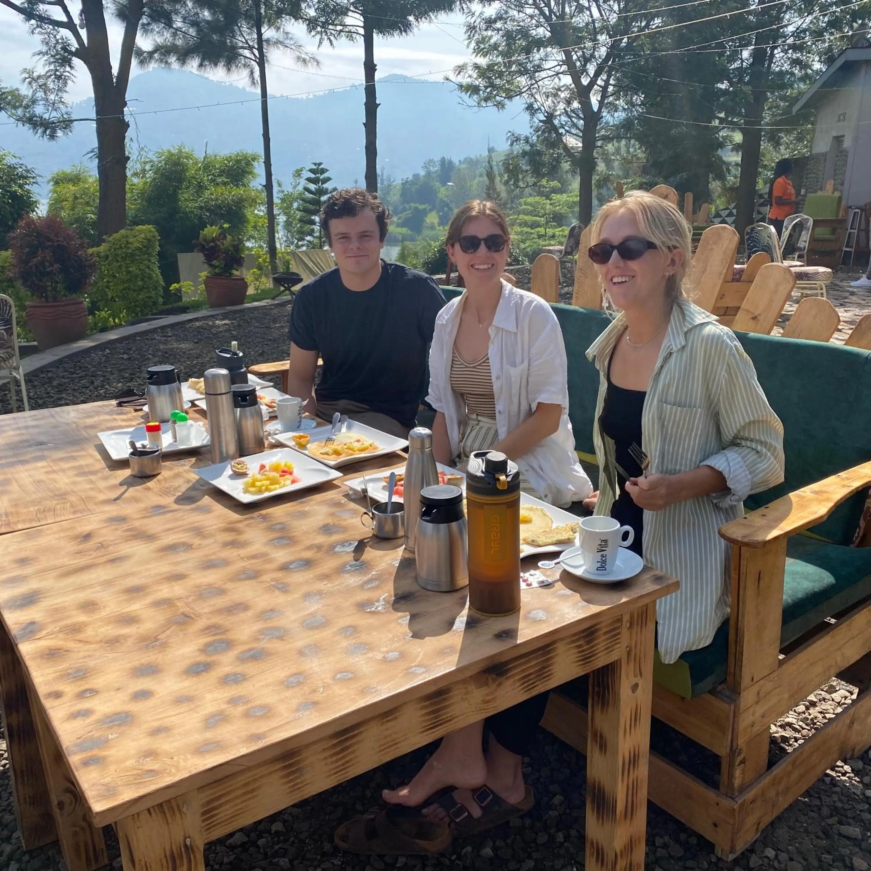 Restaurant/places to eat in Ruhondo Beach Resort