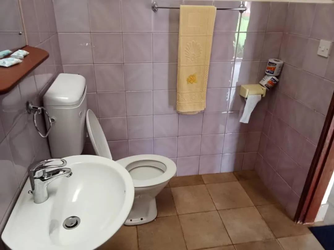 Toilet in STC.SAFARI LODGE