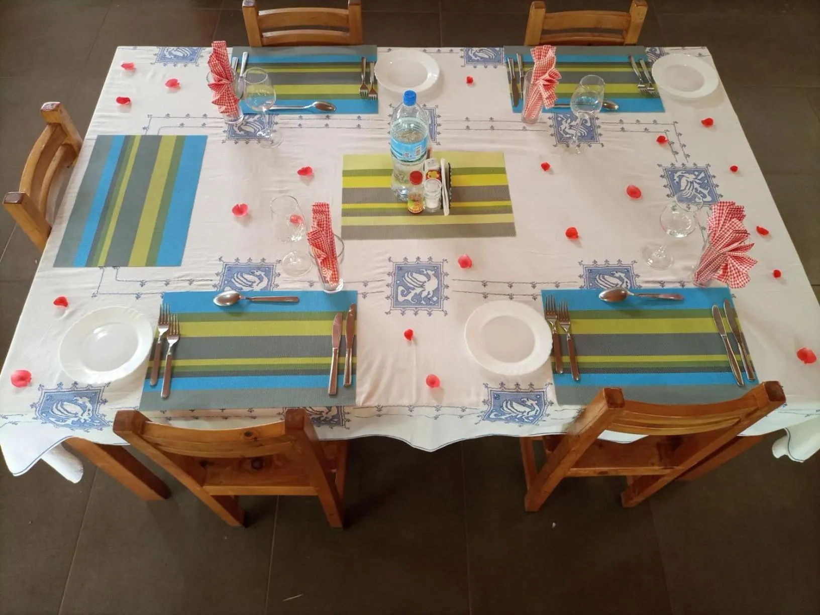 Restaurant/places to eat in STC.SAFARI LODGE