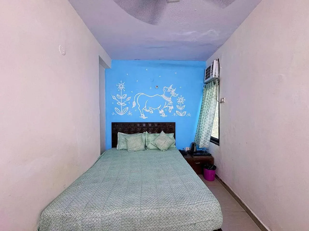 Bed in HOTEL DARPAN PALACE -New Delhi Railway Station