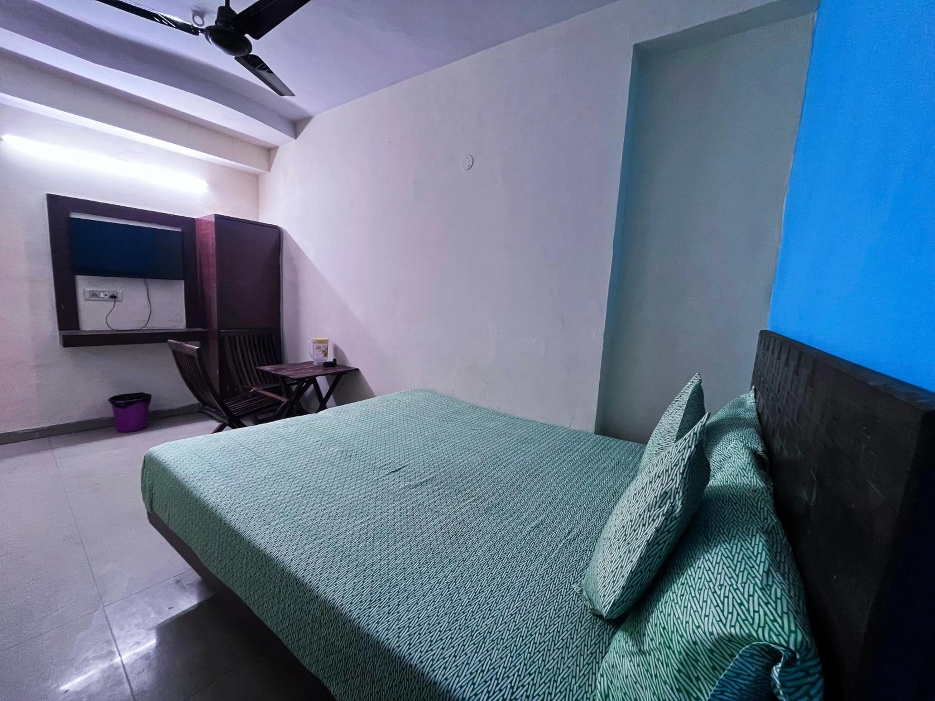 Bed in HOTEL DARPAN PALACE -New Delhi Railway Station