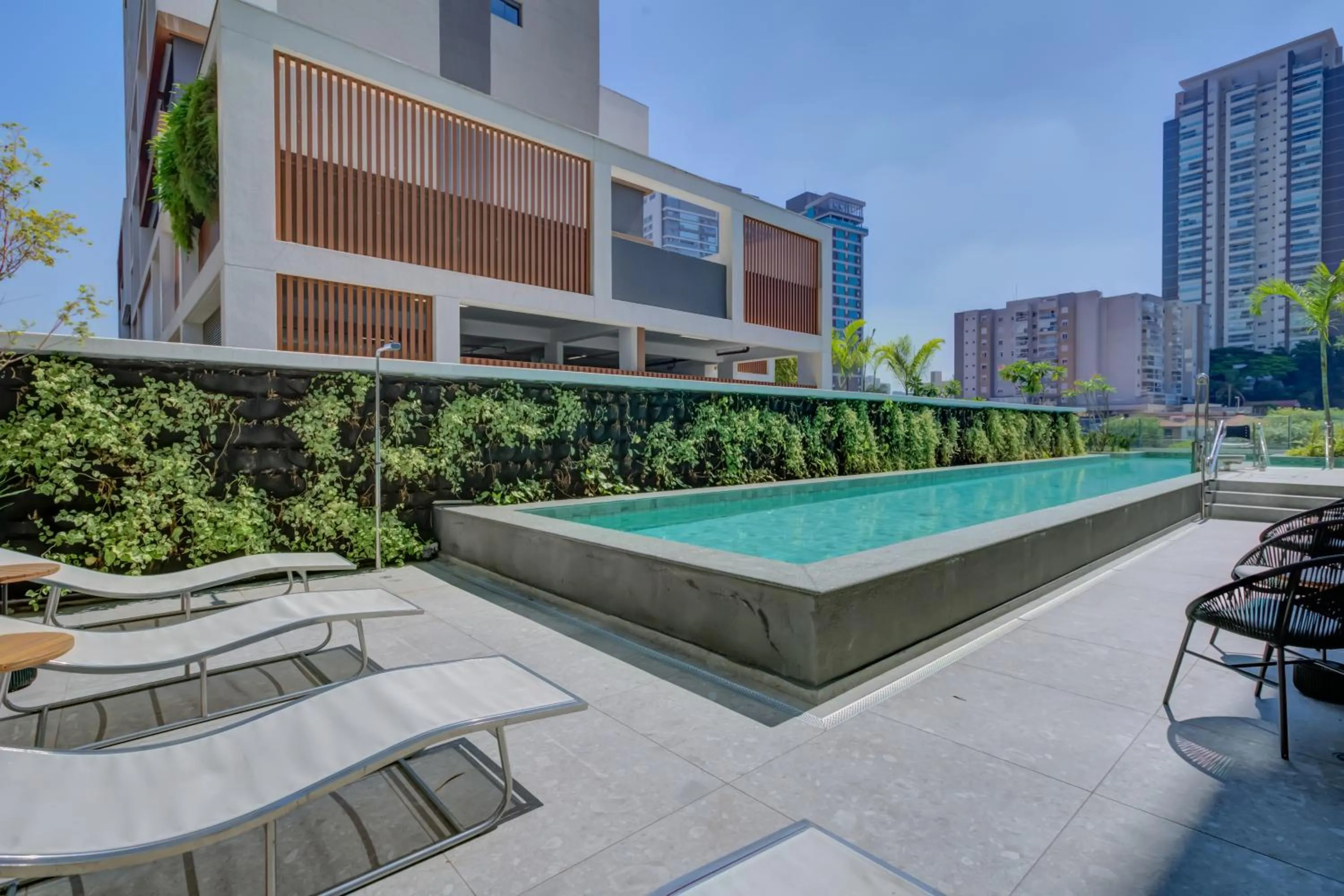 Swimming pool in Roomo Transamerica SP Brooklin Santo Amaro