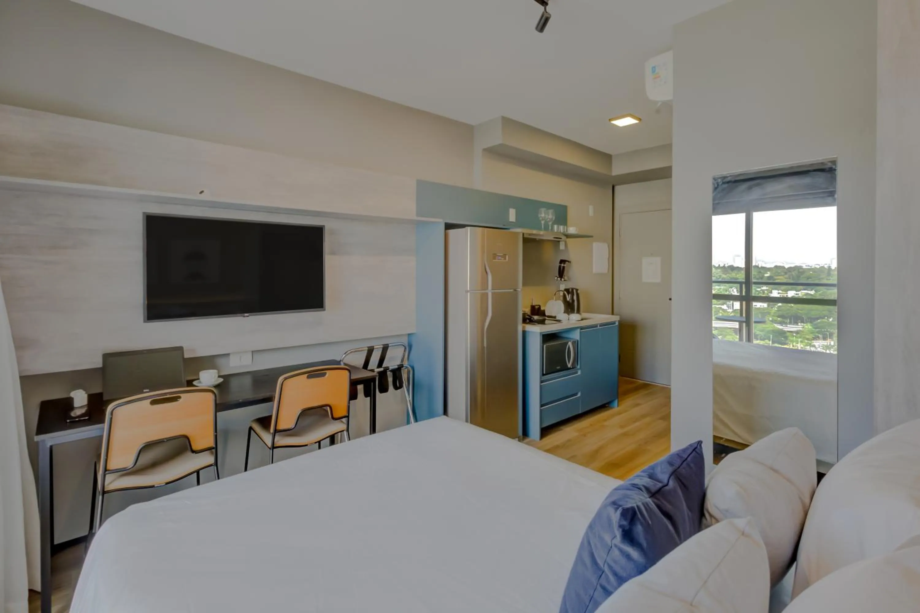 View (from property/room), Bed in Roomo Transamerica SP Brooklin Santo Amaro