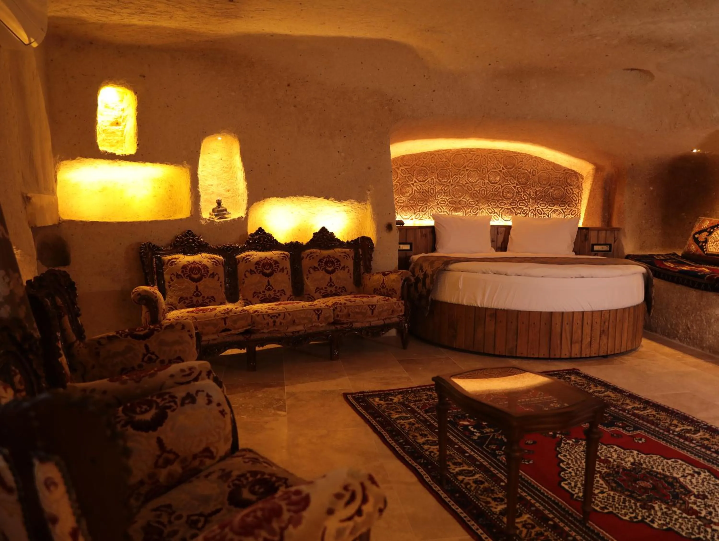 Seating area in Hira Cave Hotel