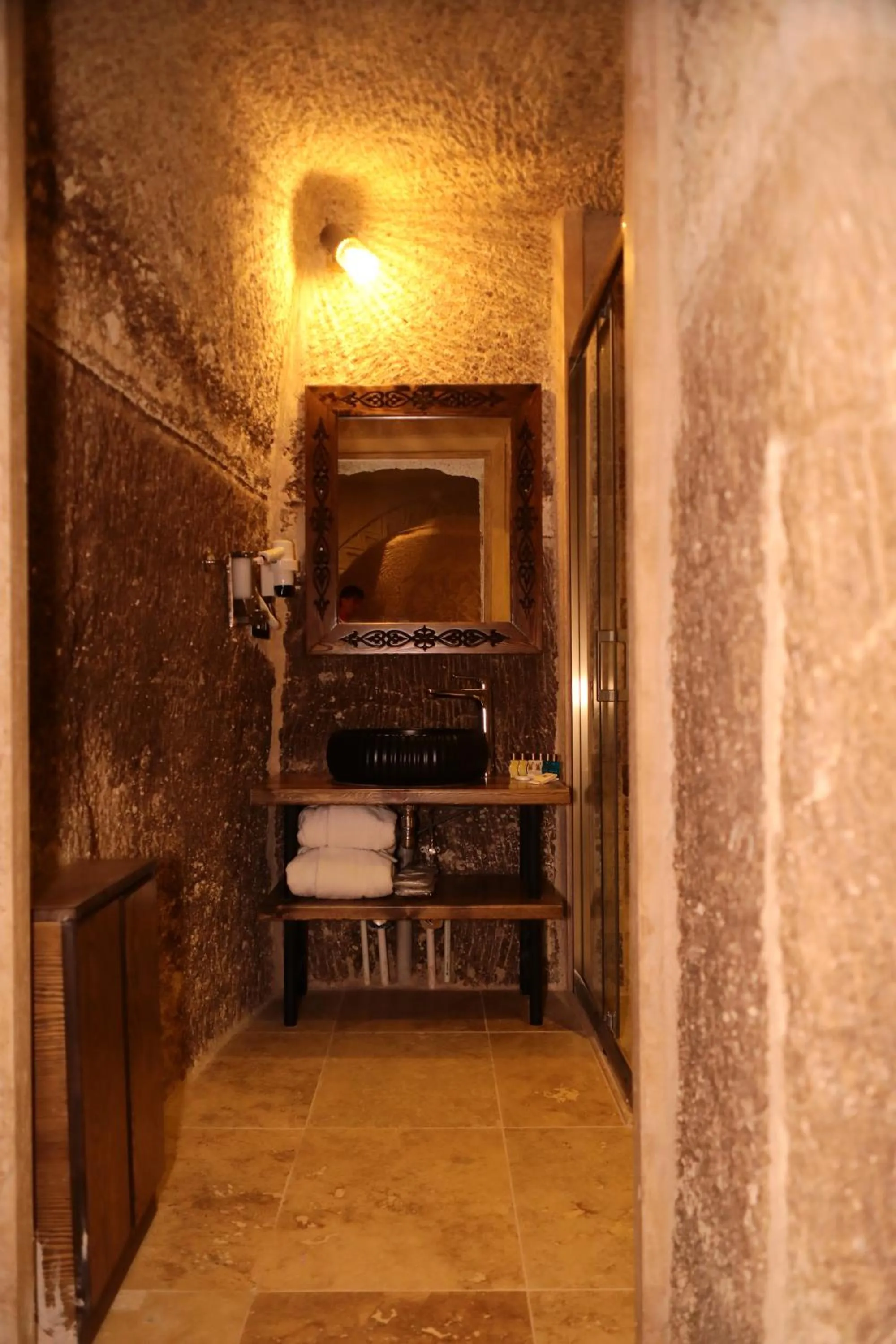 Bathroom in Hira Cave Hotel