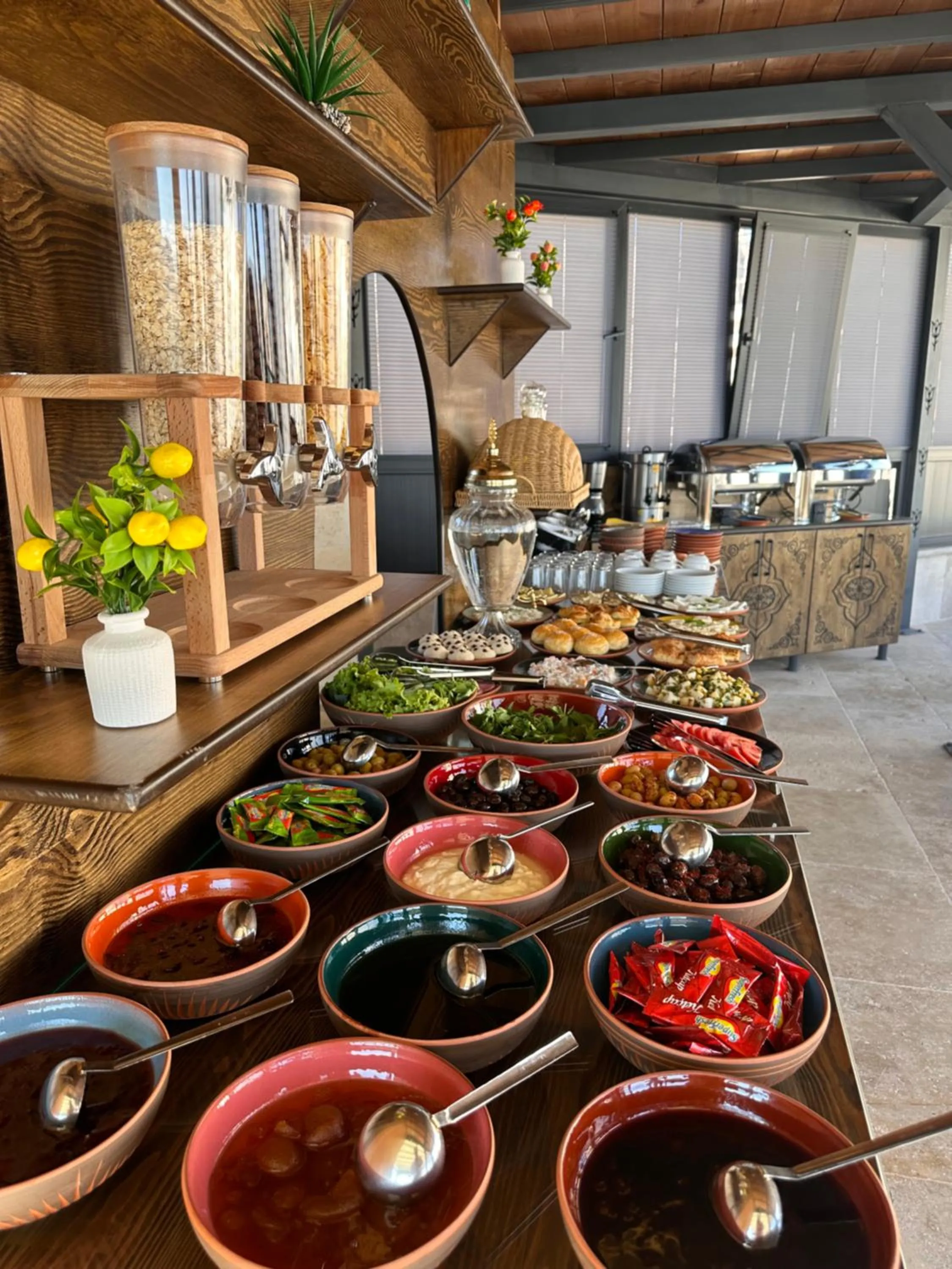 Food and drinks in Hira Cave Hotel