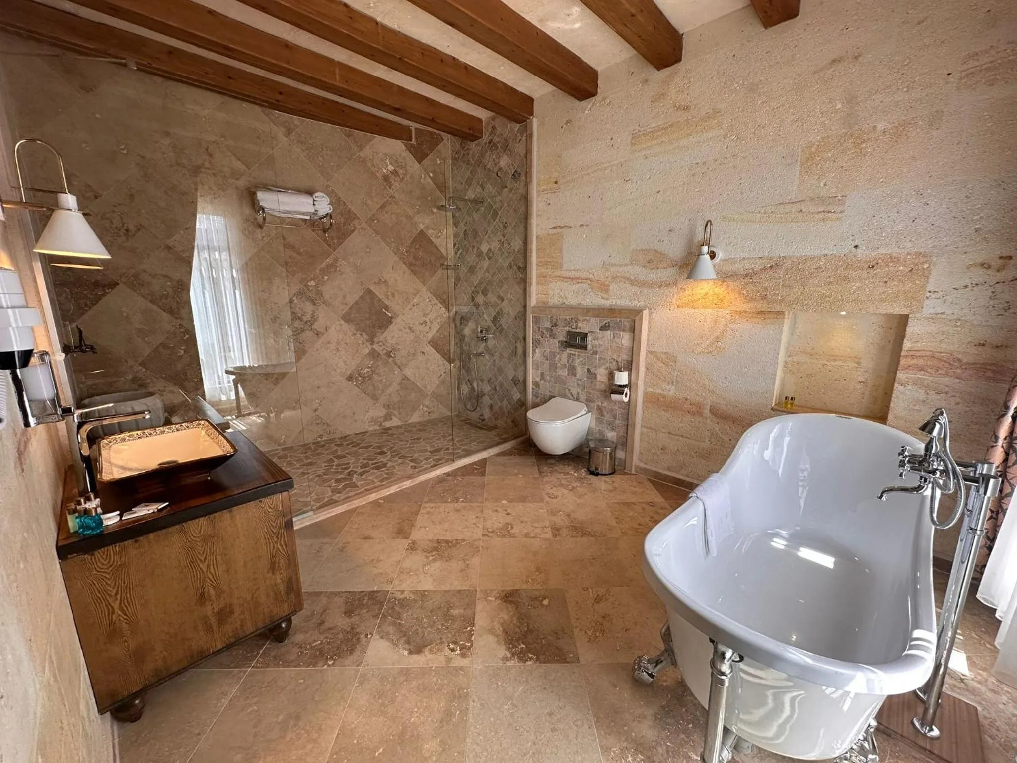 Toilet in Hira Cave Hotel