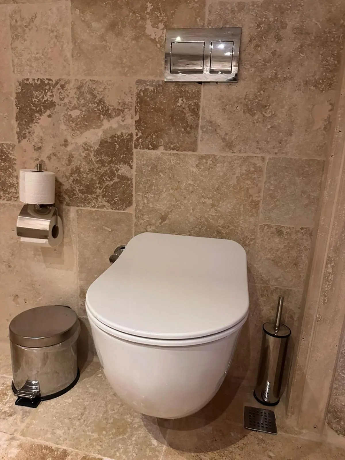 Toilet in Hira Cave Hotel