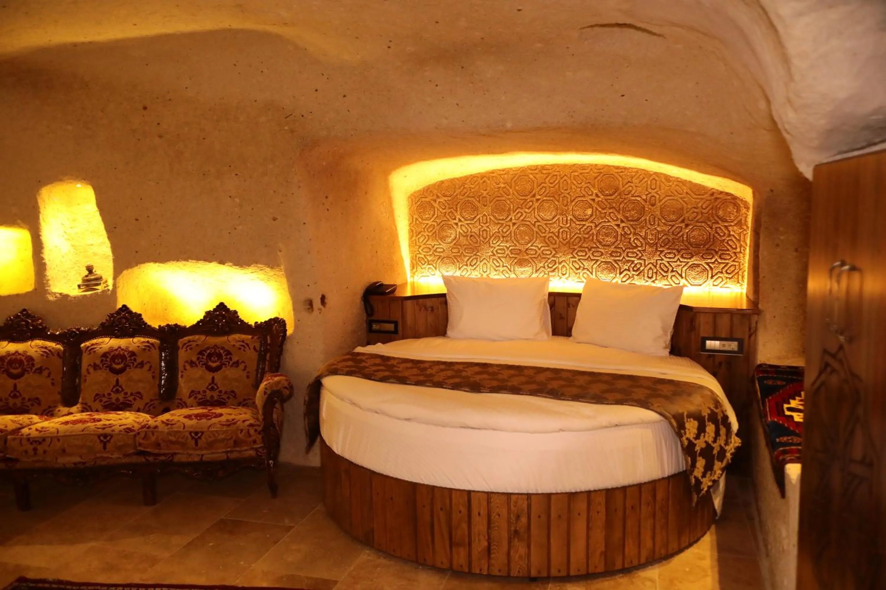 Bed in Hira Cave Hotel