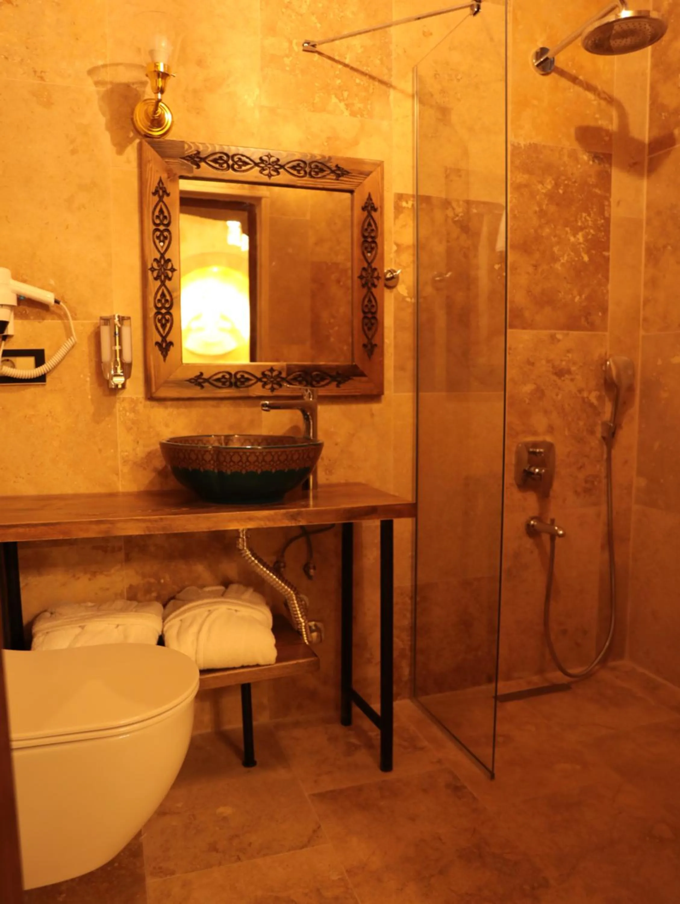 Shower in Hira Cave Hotel