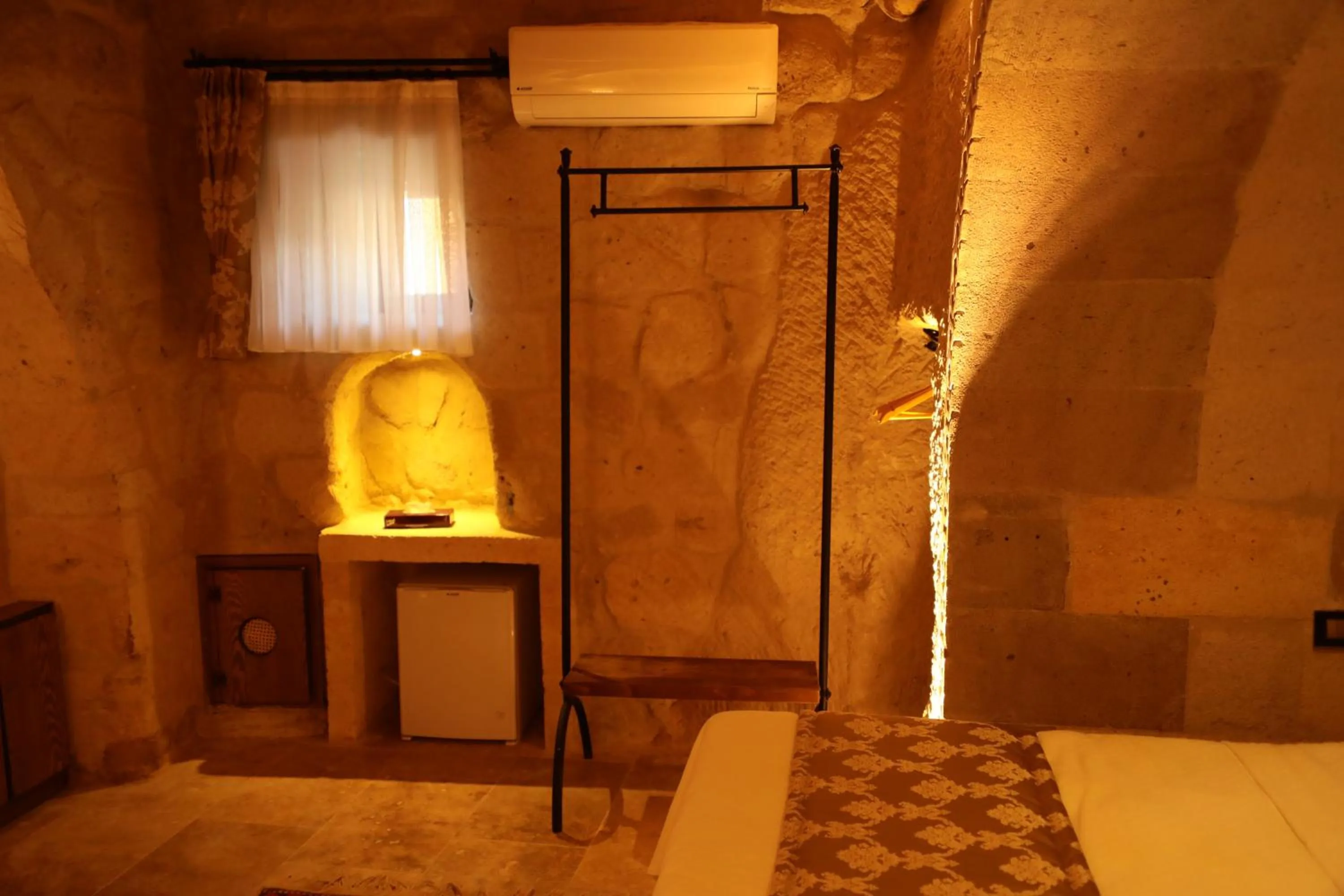 Bed in Hira Cave Hotel