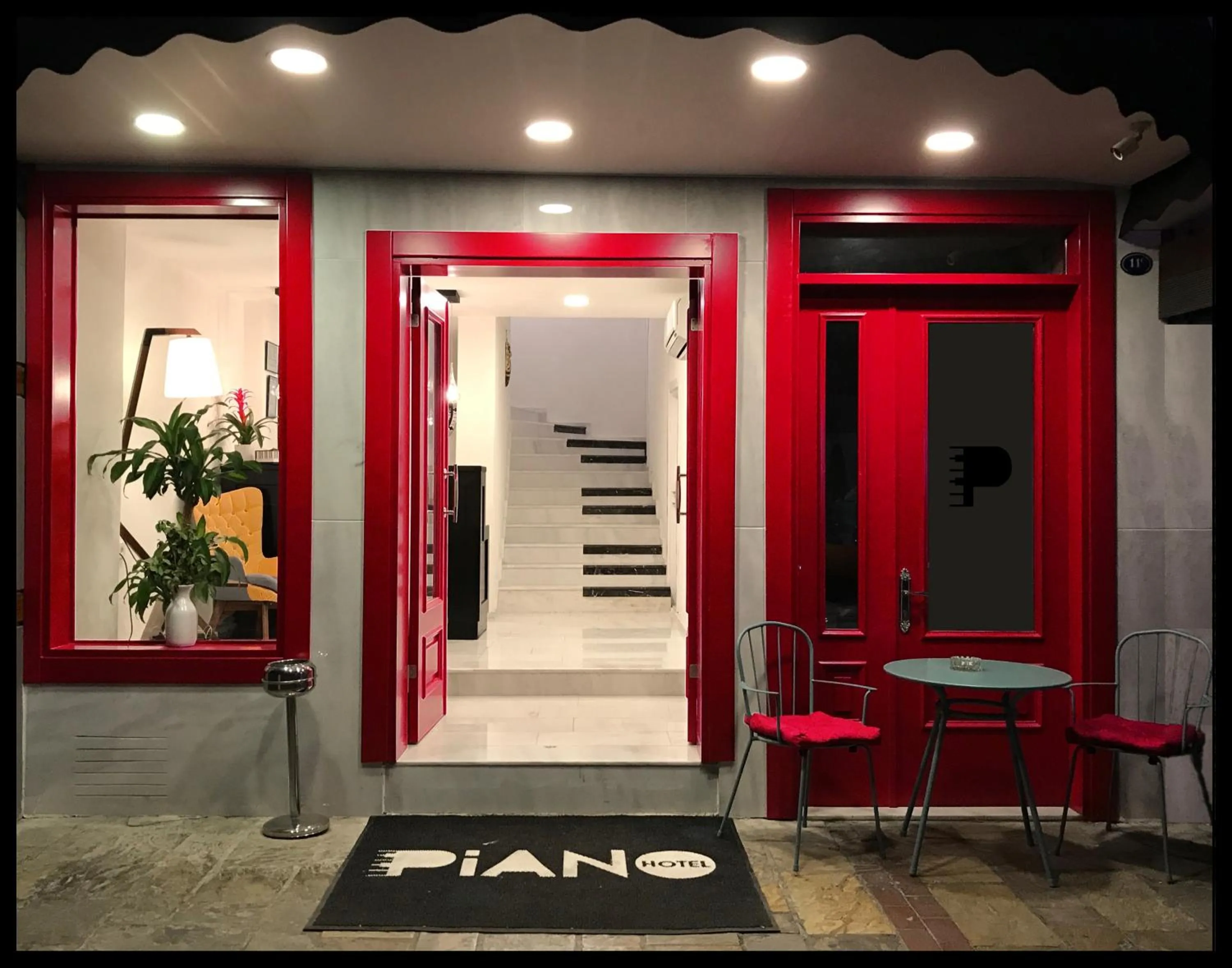 Piano Hotel