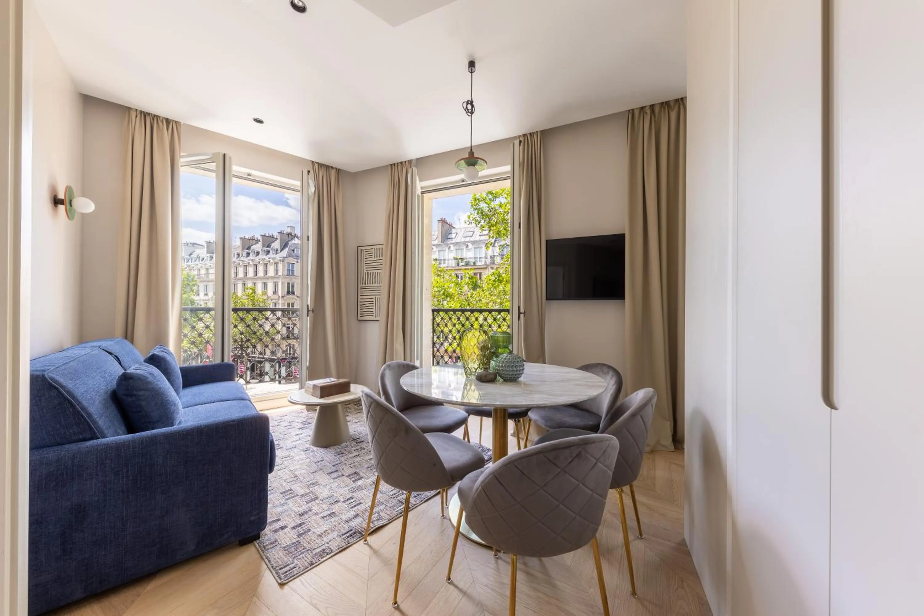 TV and multimedia in Quartier Libre Marais