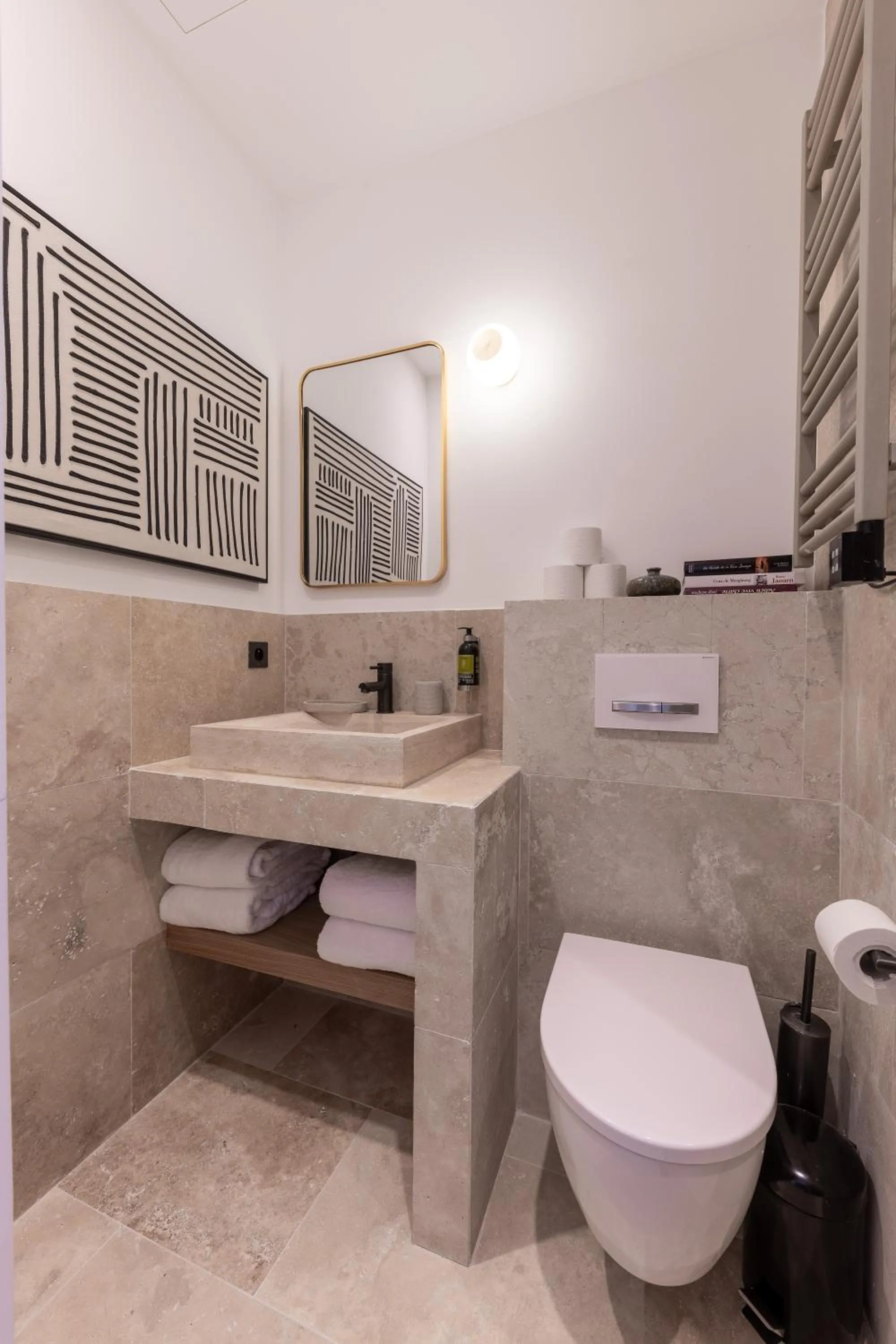 Toilet in Quartier Libre Marais