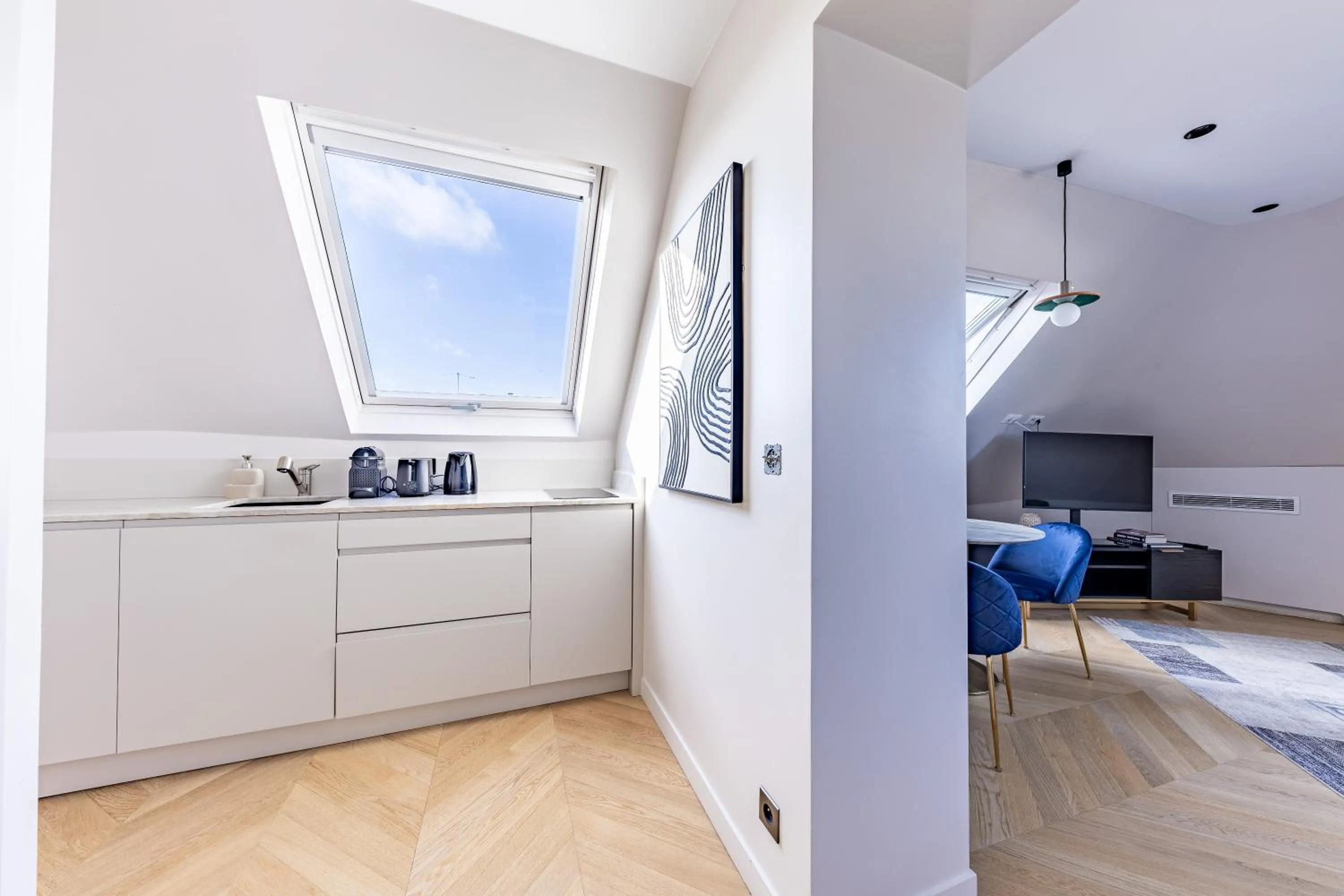 TV and multimedia, Bed in Quartier Libre Marais