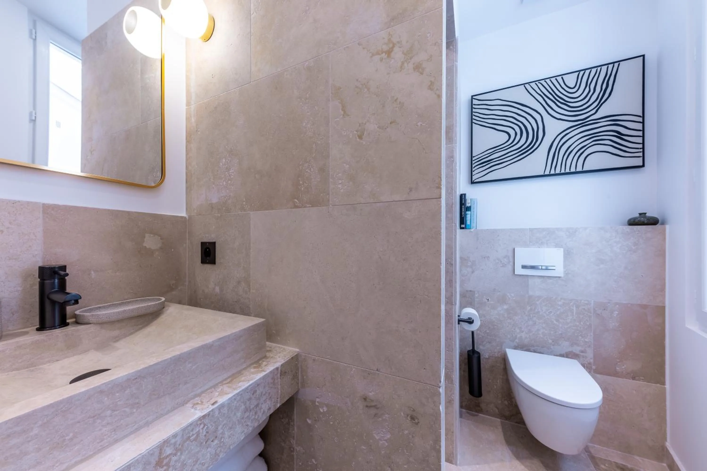 Shower in Quartier Libre Marais