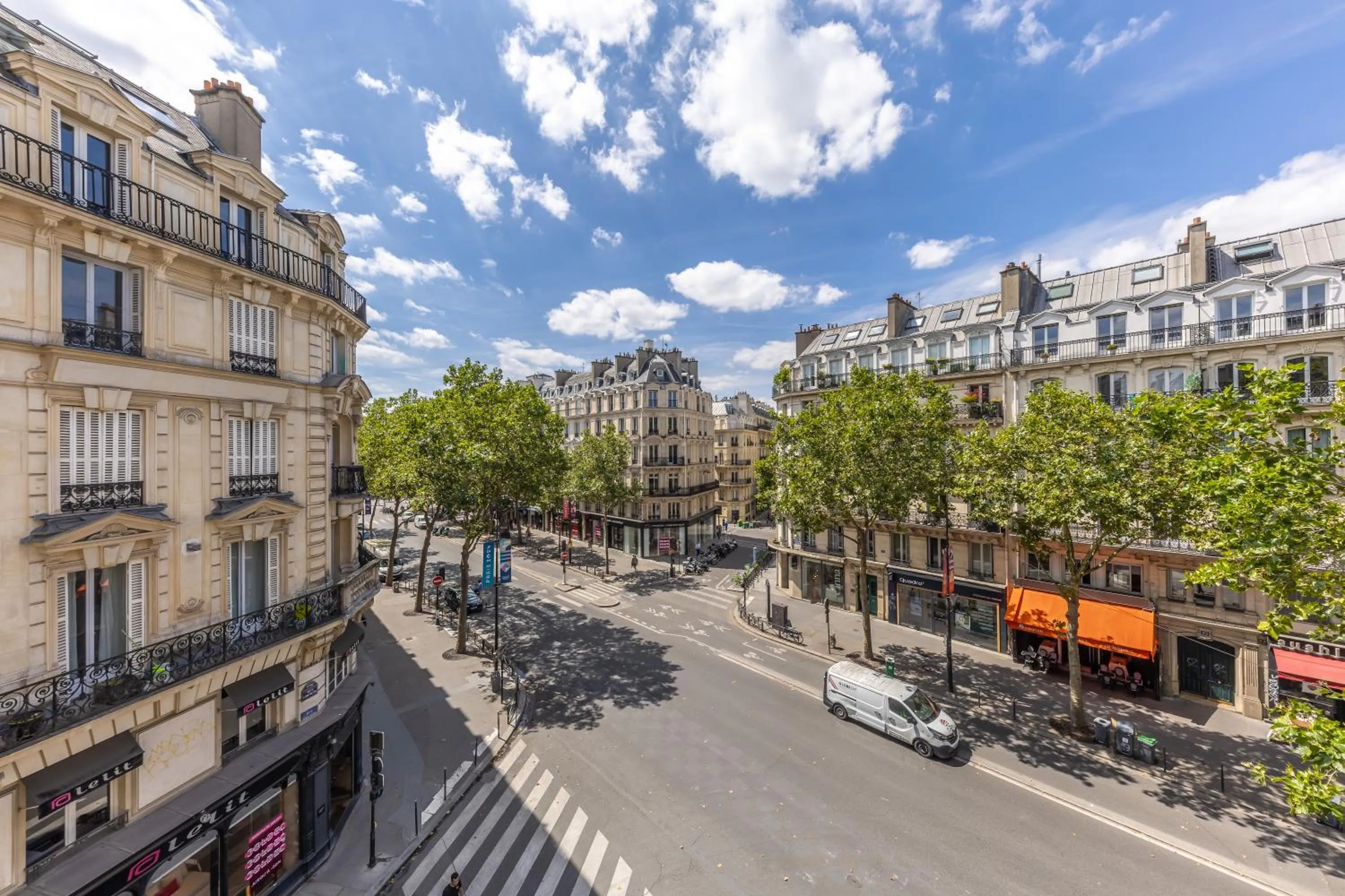 Property building in Quartier Libre Marais