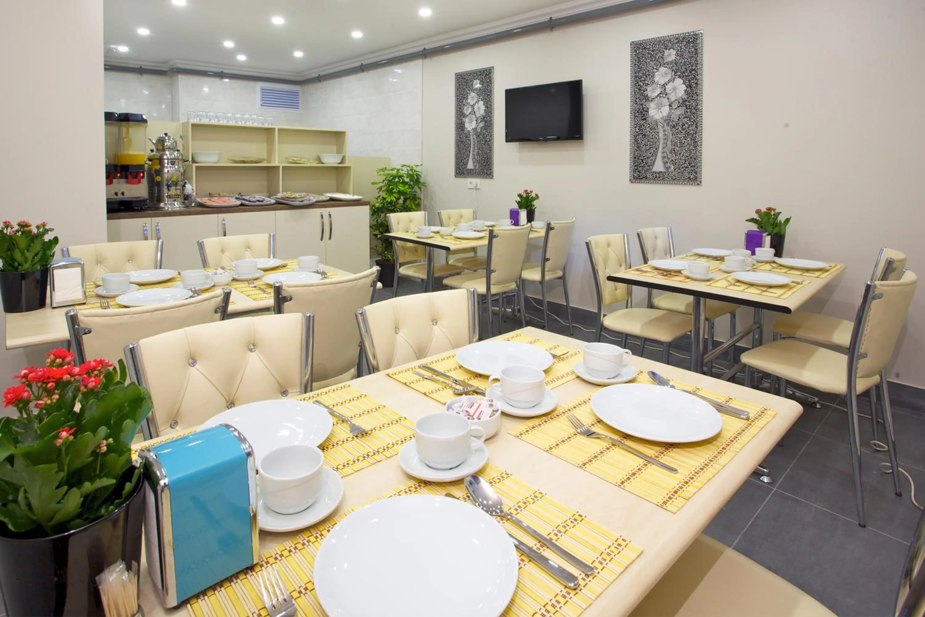 Restaurant/Places to Eat in Hotel The Ferah