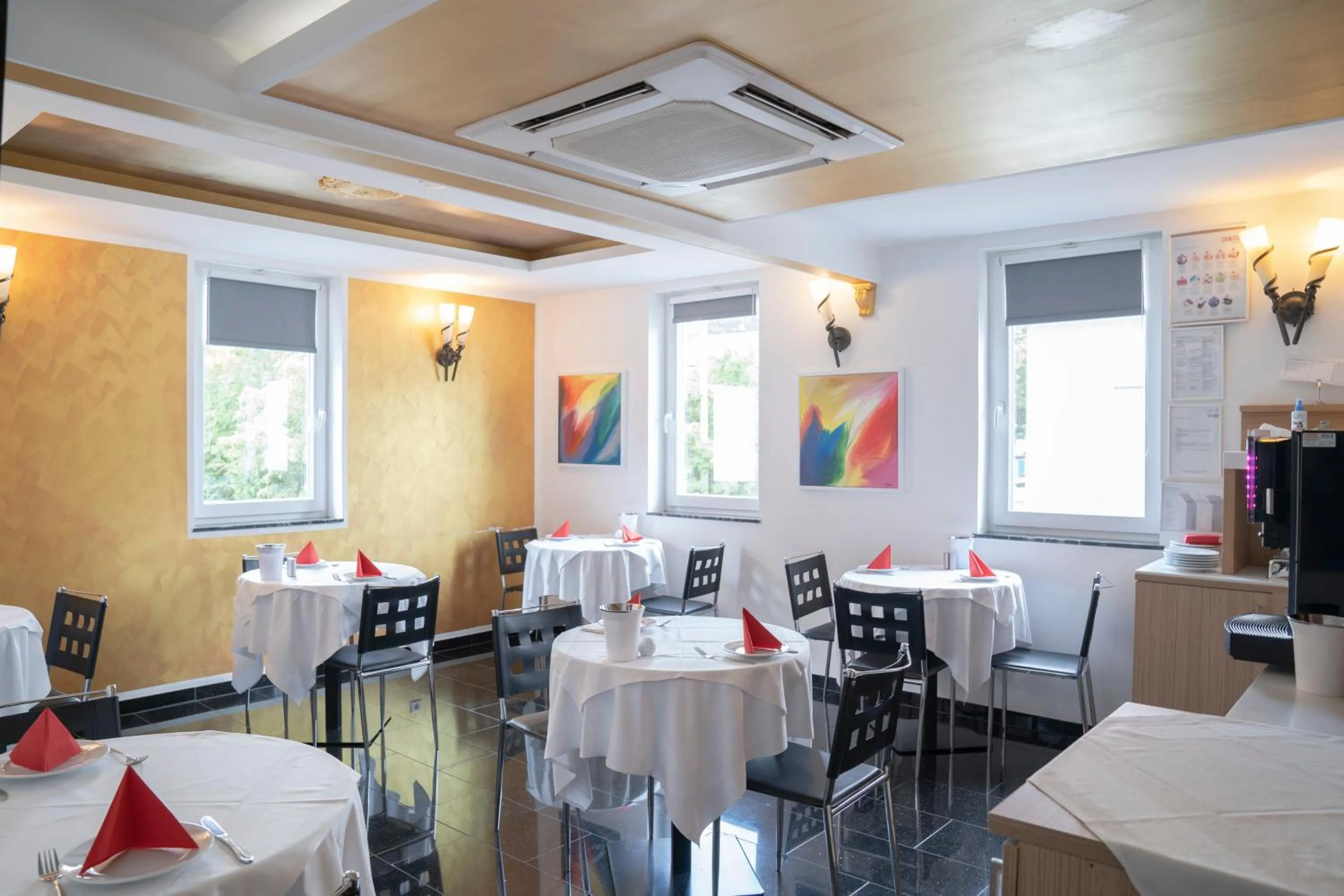 Restaurant/places to eat in Alpha & Omega Hotel Stuttgart