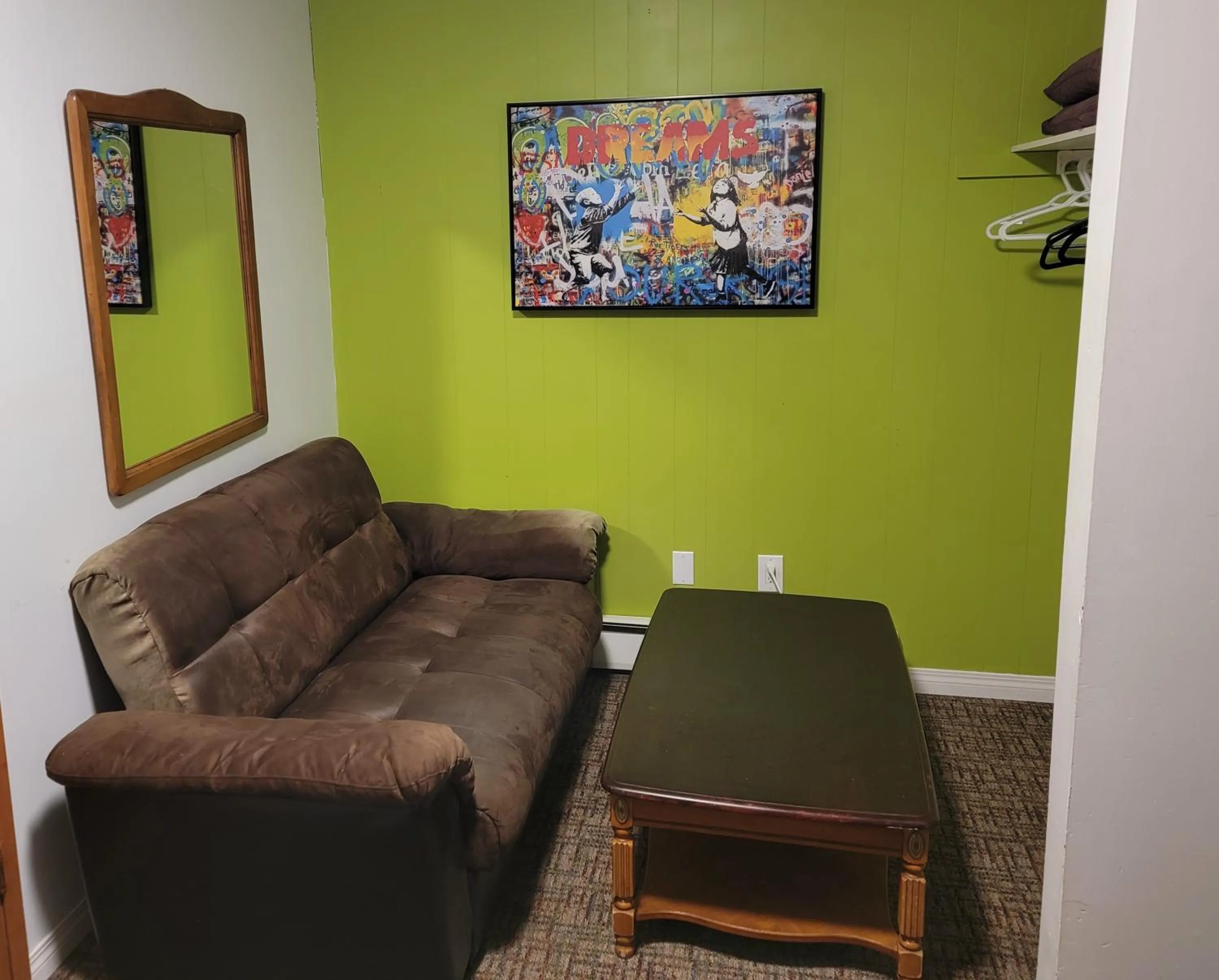 Living room in GRIZZLY MOTEL