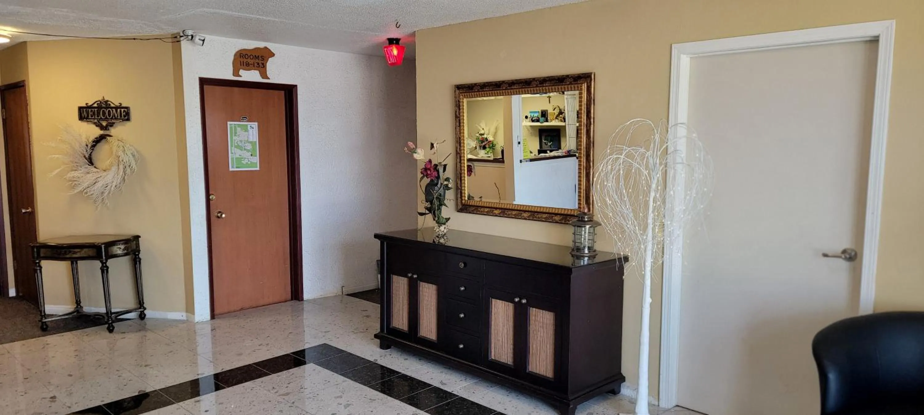 Lobby or reception in GRIZZLY MOTEL