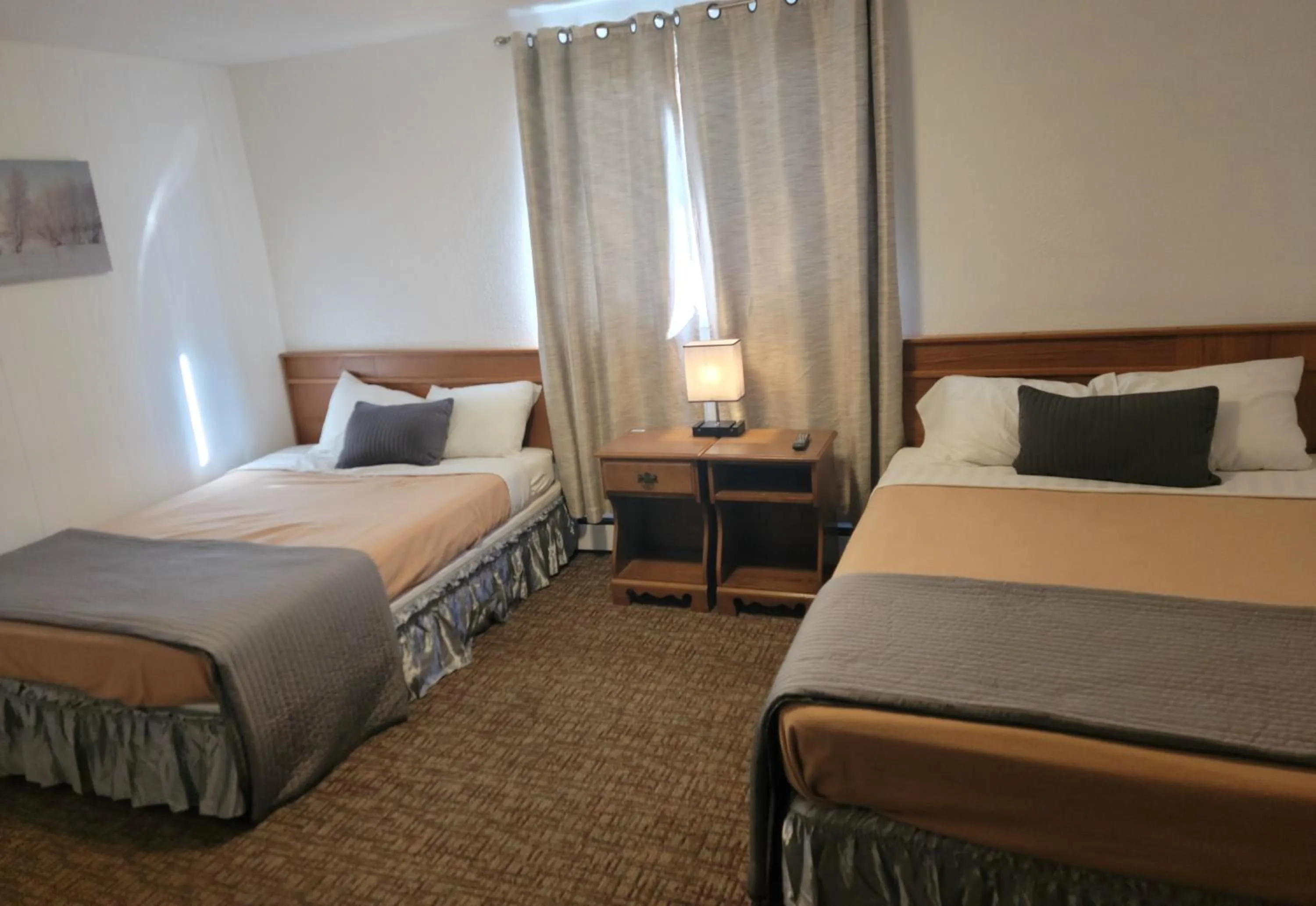 Bedroom, Bed in GRIZZLY MOTEL