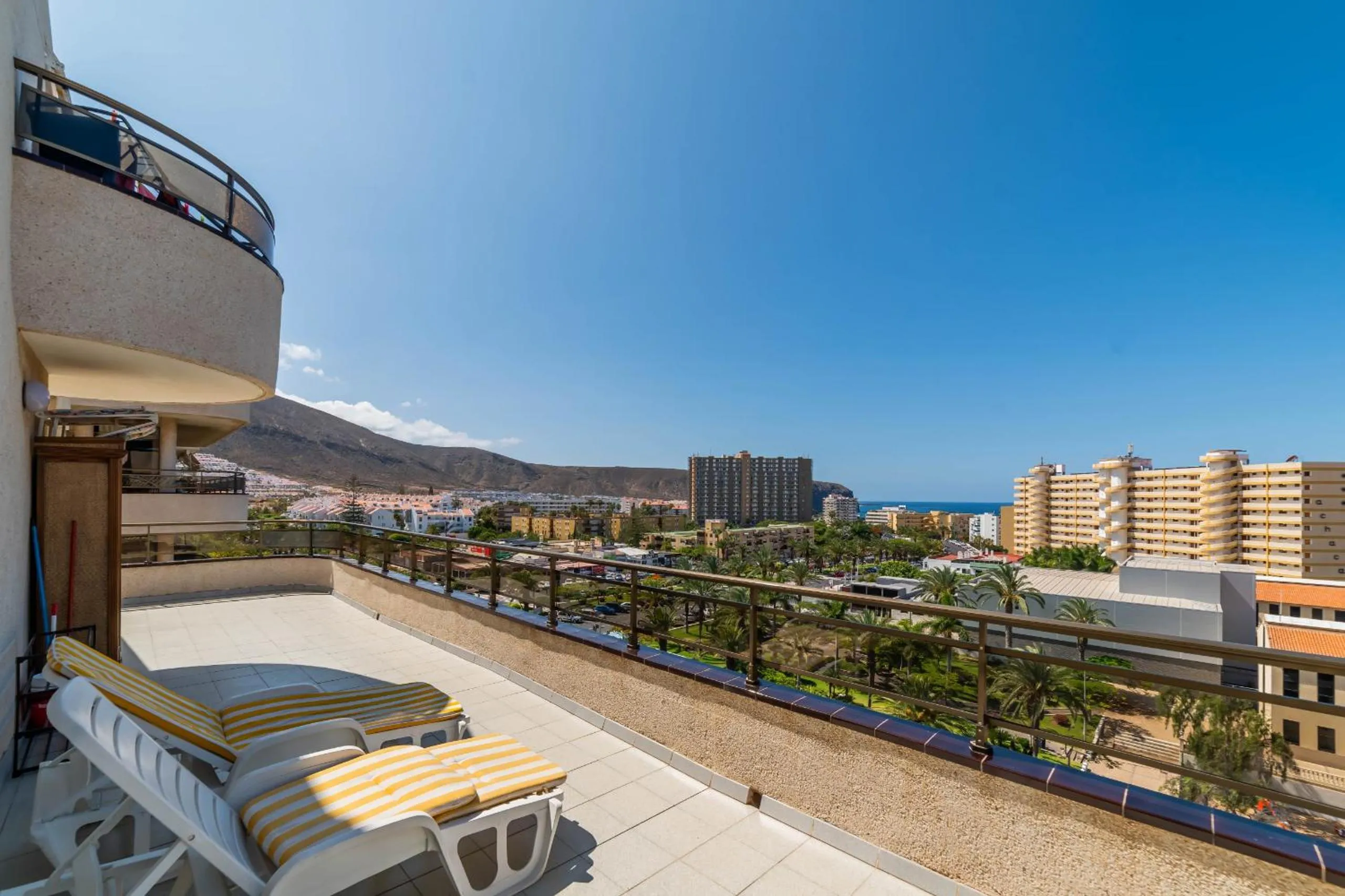 EDEN RENTALS Valdes Penthouse Oceanviews
