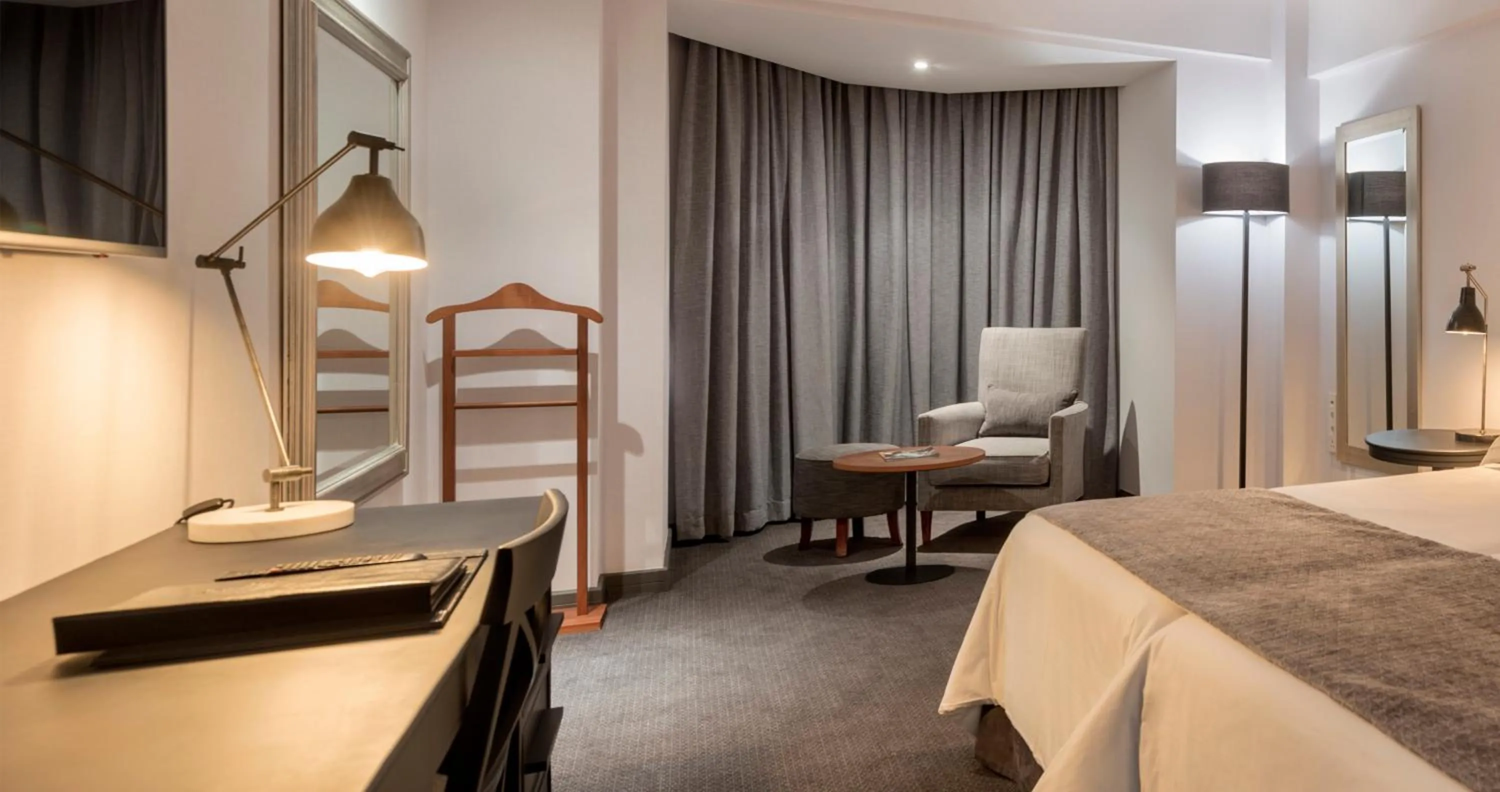 Bedroom, Bed in Hotel Avenida