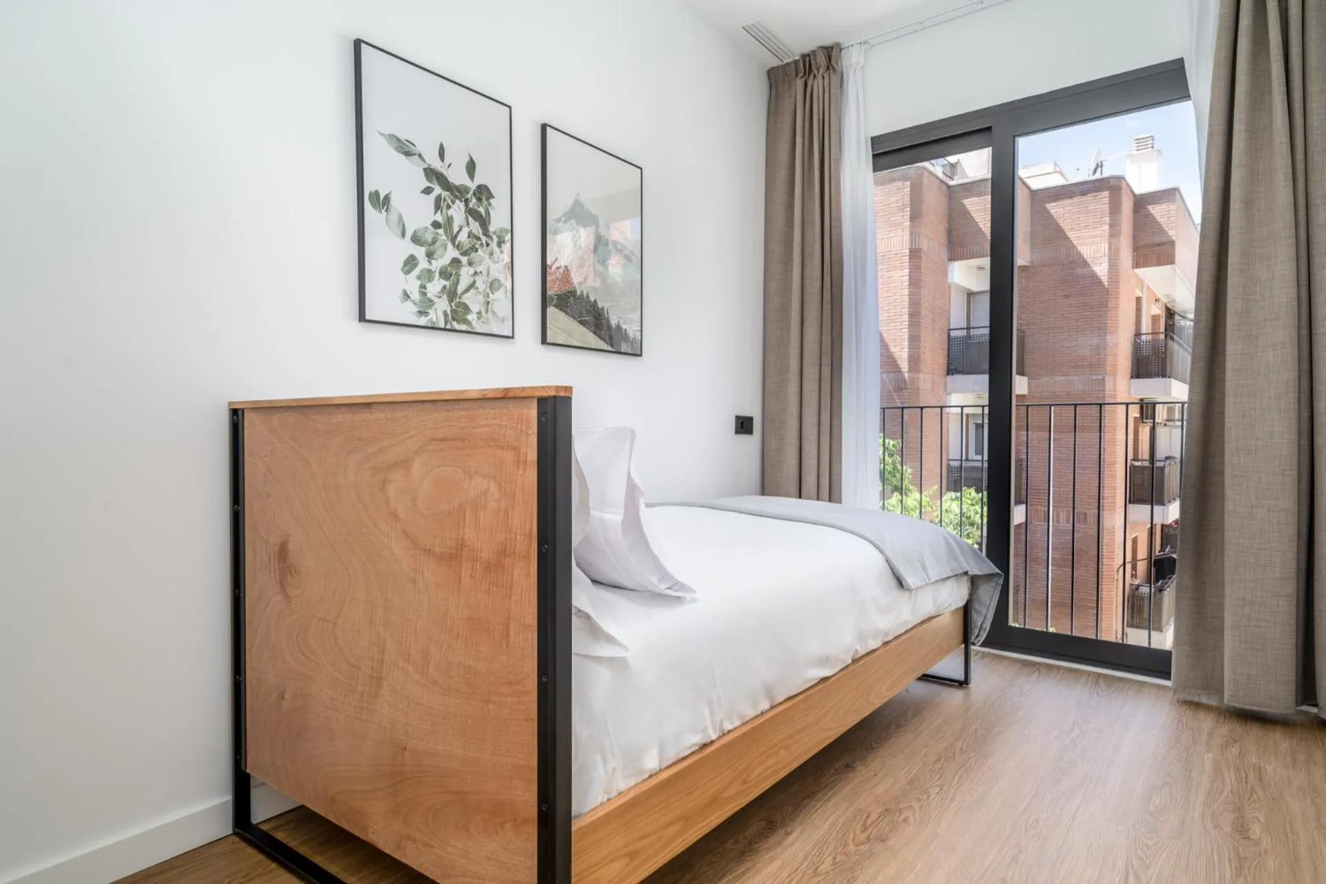 Bed in Limehome Barcelona Plaça Pirineus