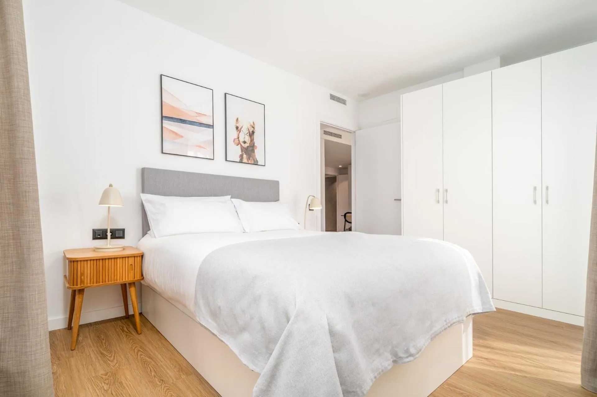 Bed in Limehome Barcelona Plaça Pirineus