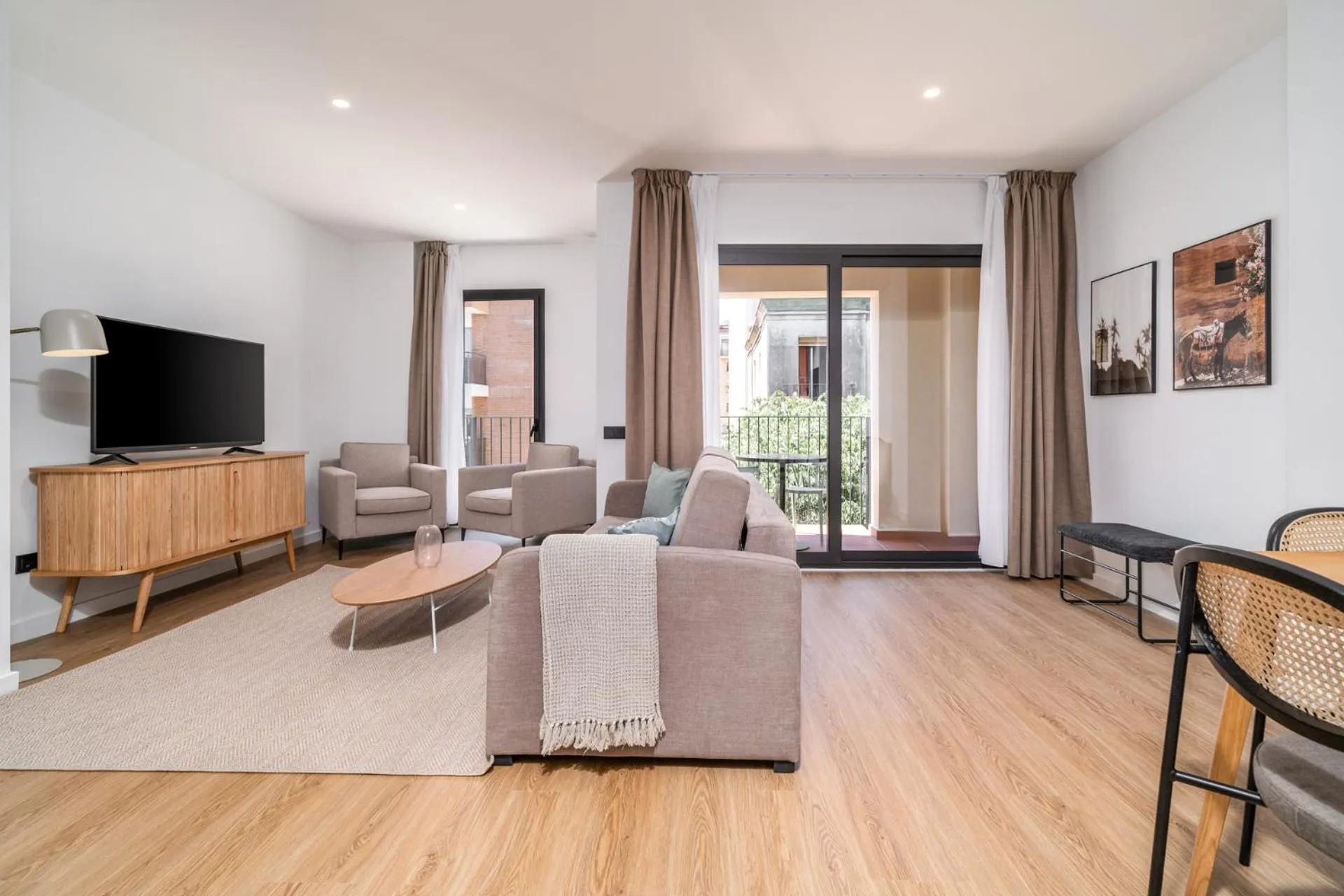 Limehome Barcelona Plaça Pirineus