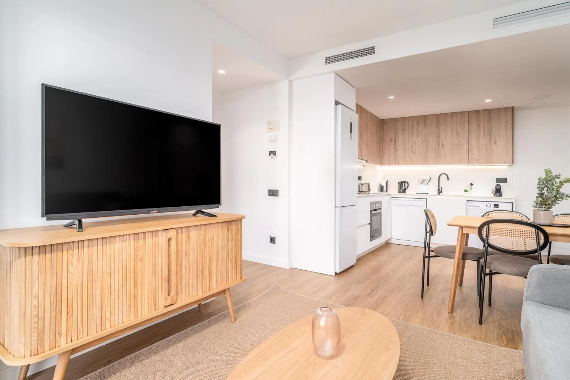 TV and multimedia in Limehome Barcelona Plaça Pirineus