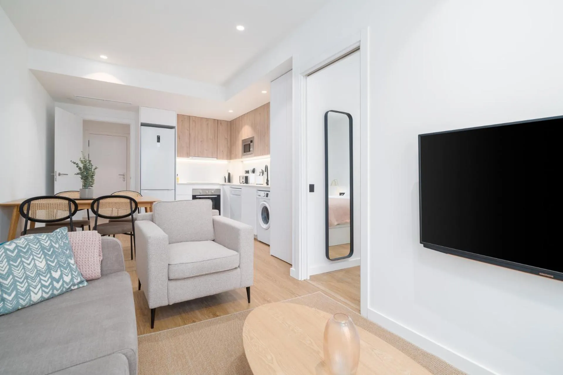 TV and multimedia in Limehome Barcelona Plaça Pirineus