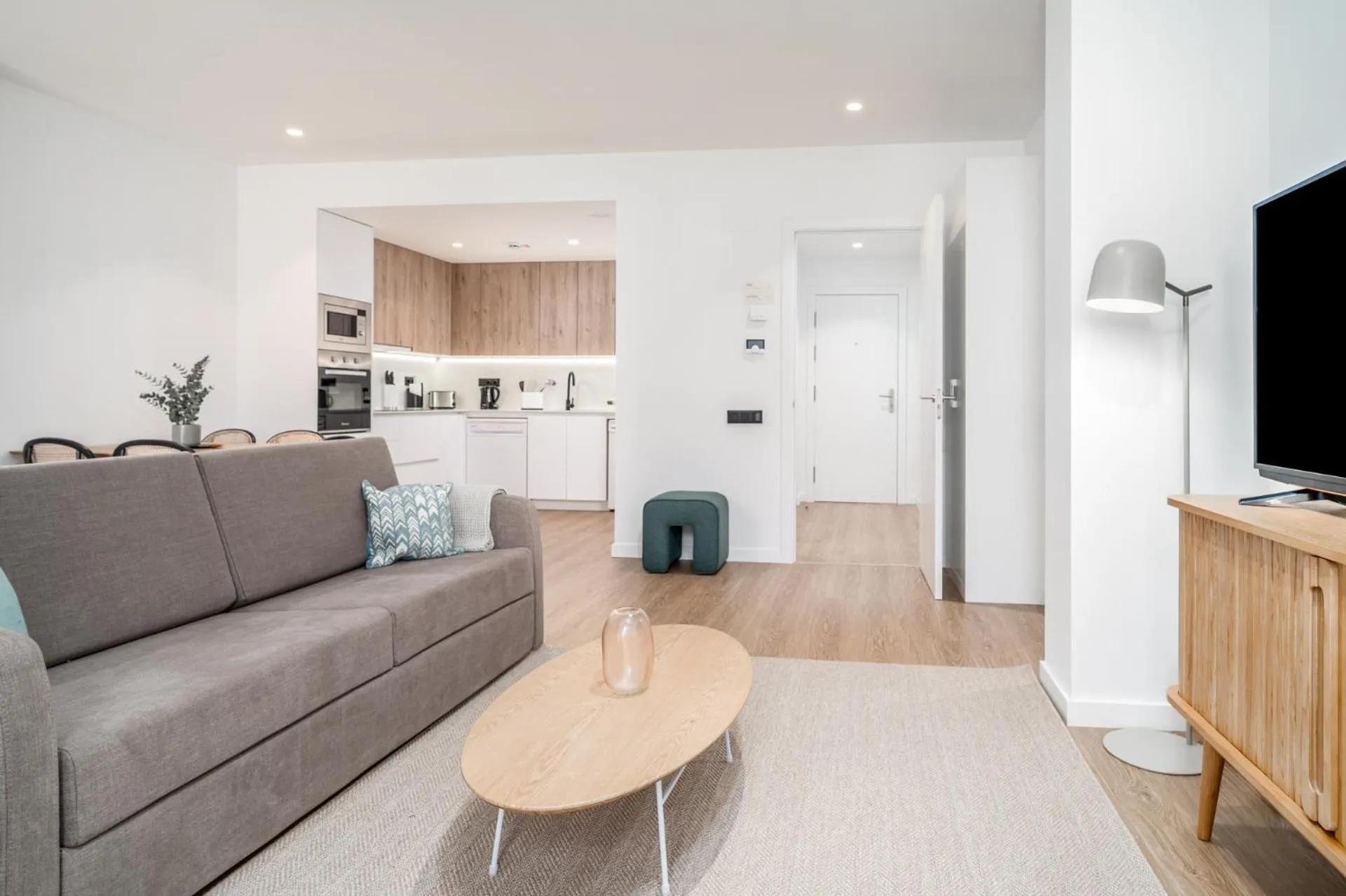 TV and multimedia in Limehome Barcelona Plaça Pirineus